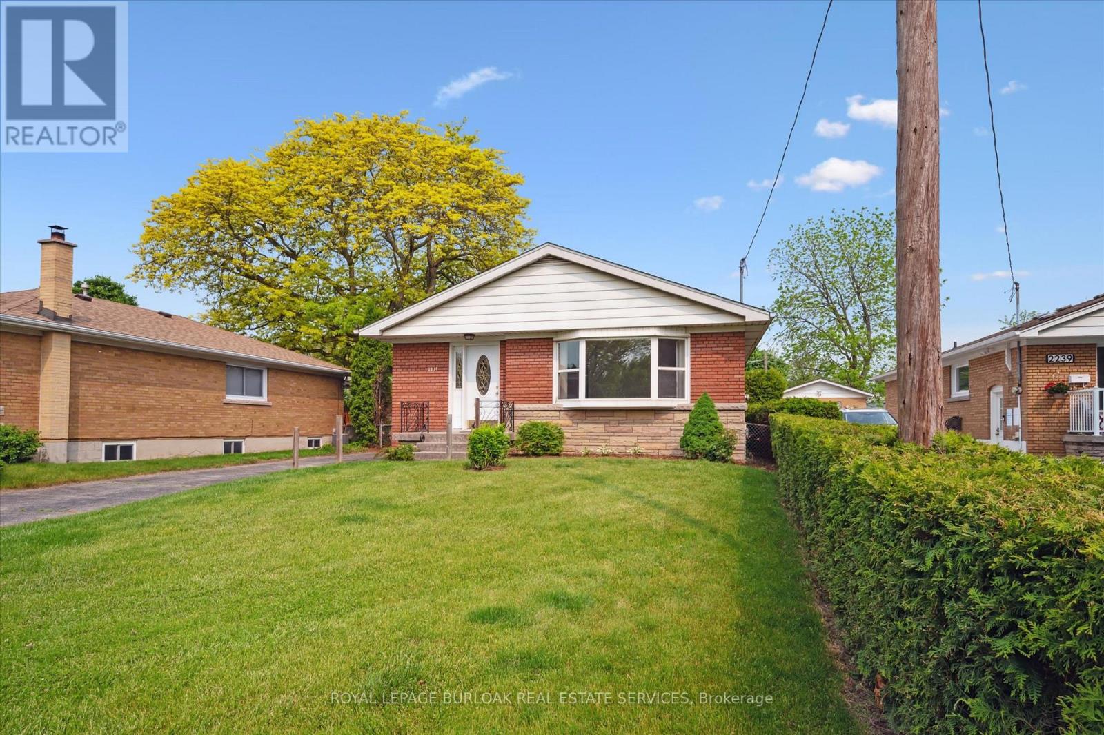 2237 Joyce Street, Burlington, Ontario  L7R 2B6 - Photo 3 - W12465363