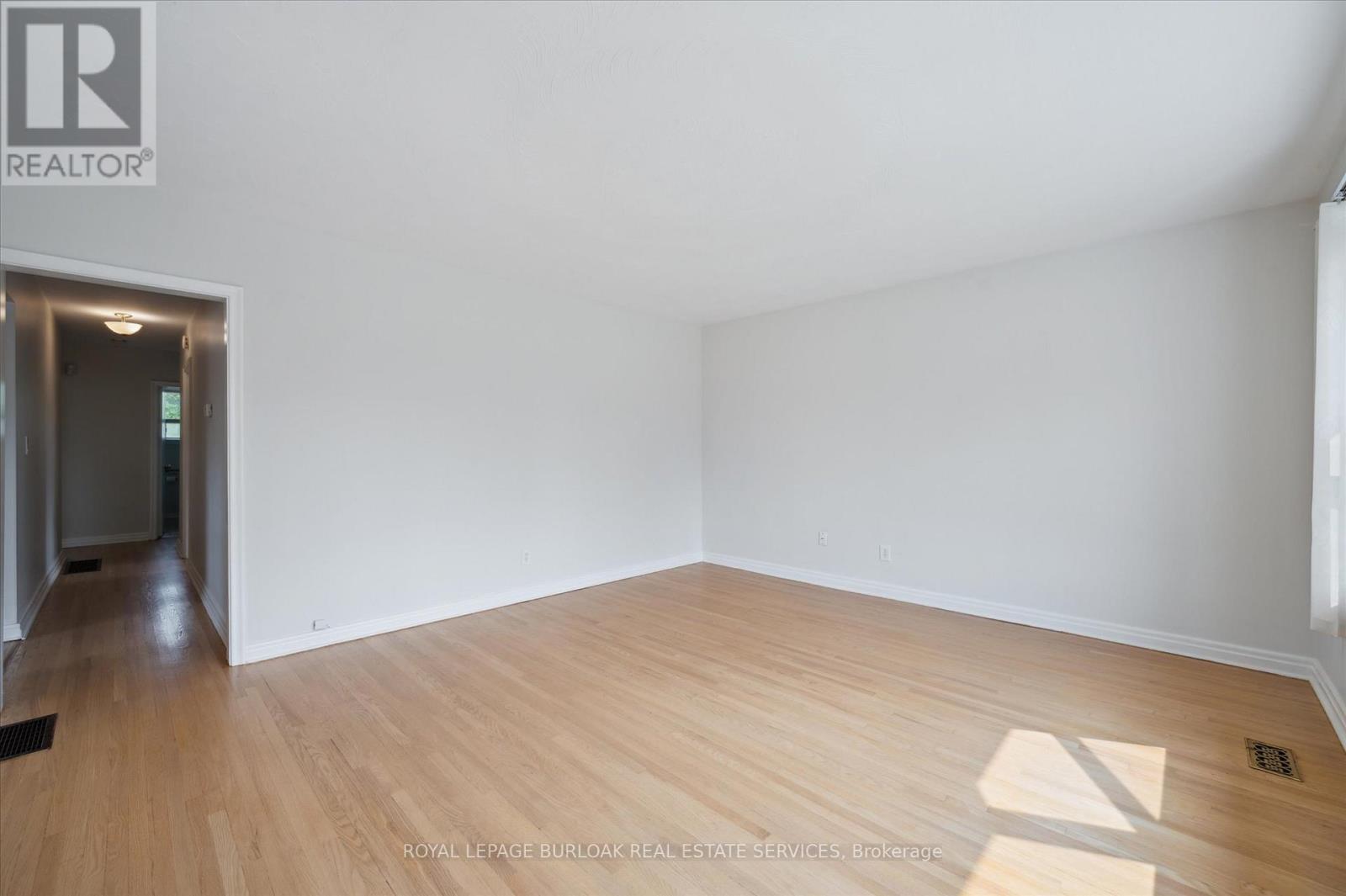 2237 Joyce Street, Burlington, Ontario  L7R 2B6 - Photo 9 - W12465363