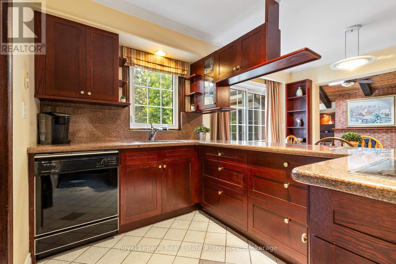 2235 Bennington Gate, Oakville, Ontario  L6J 5Z3 - Photo 10 - W12465379