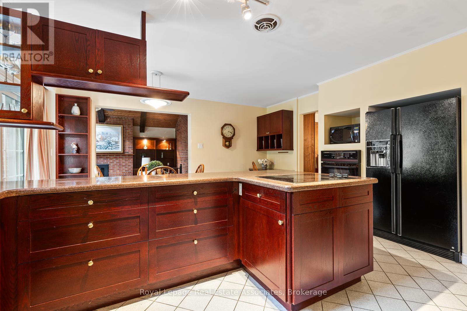 2235 Bennington Gate, Oakville, Ontario  L6J 5Z3 - Photo 11 - W12465379