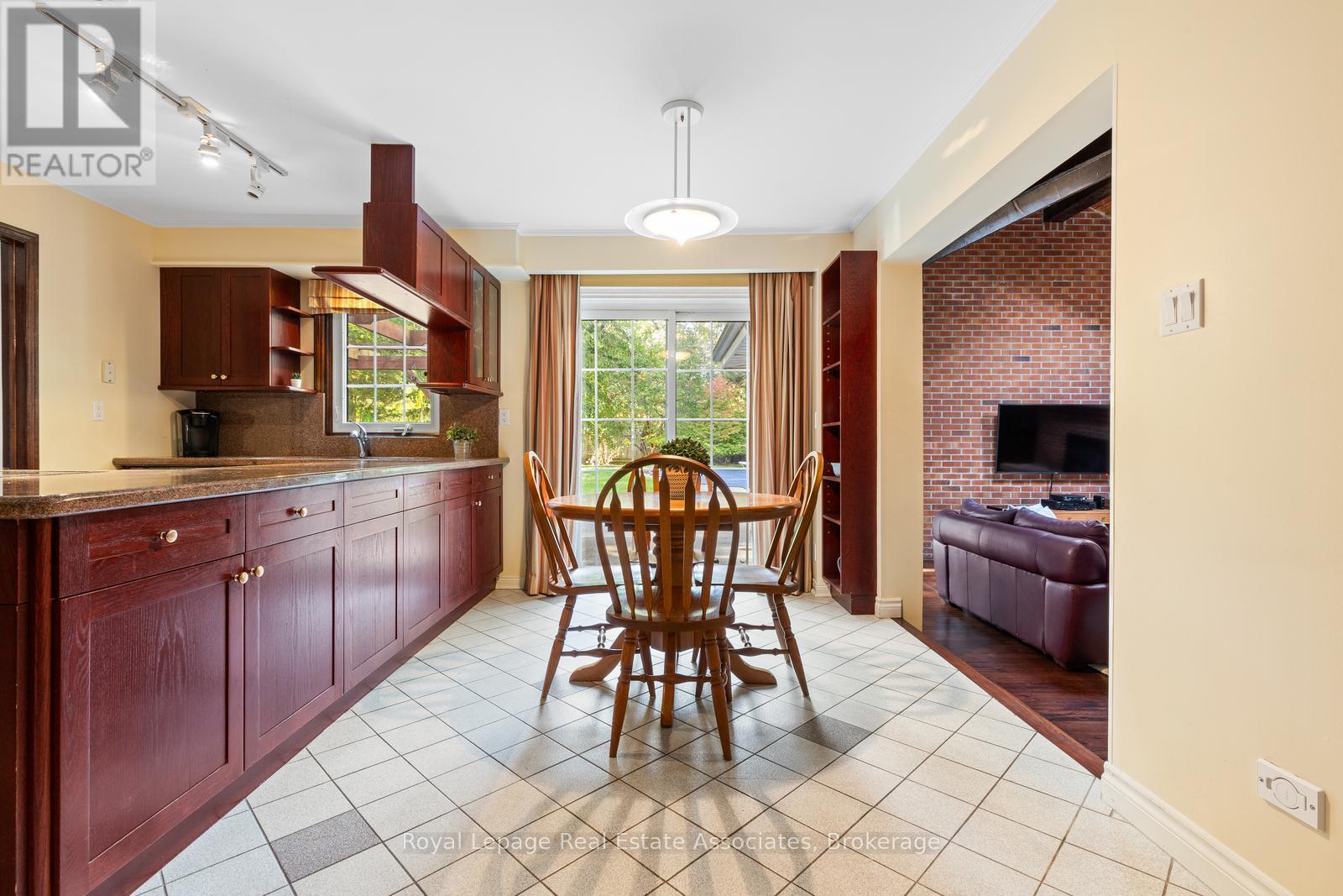 2235 Bennington Gate, Oakville, Ontario  L6J 5Z3 - Photo 12 - W12465379