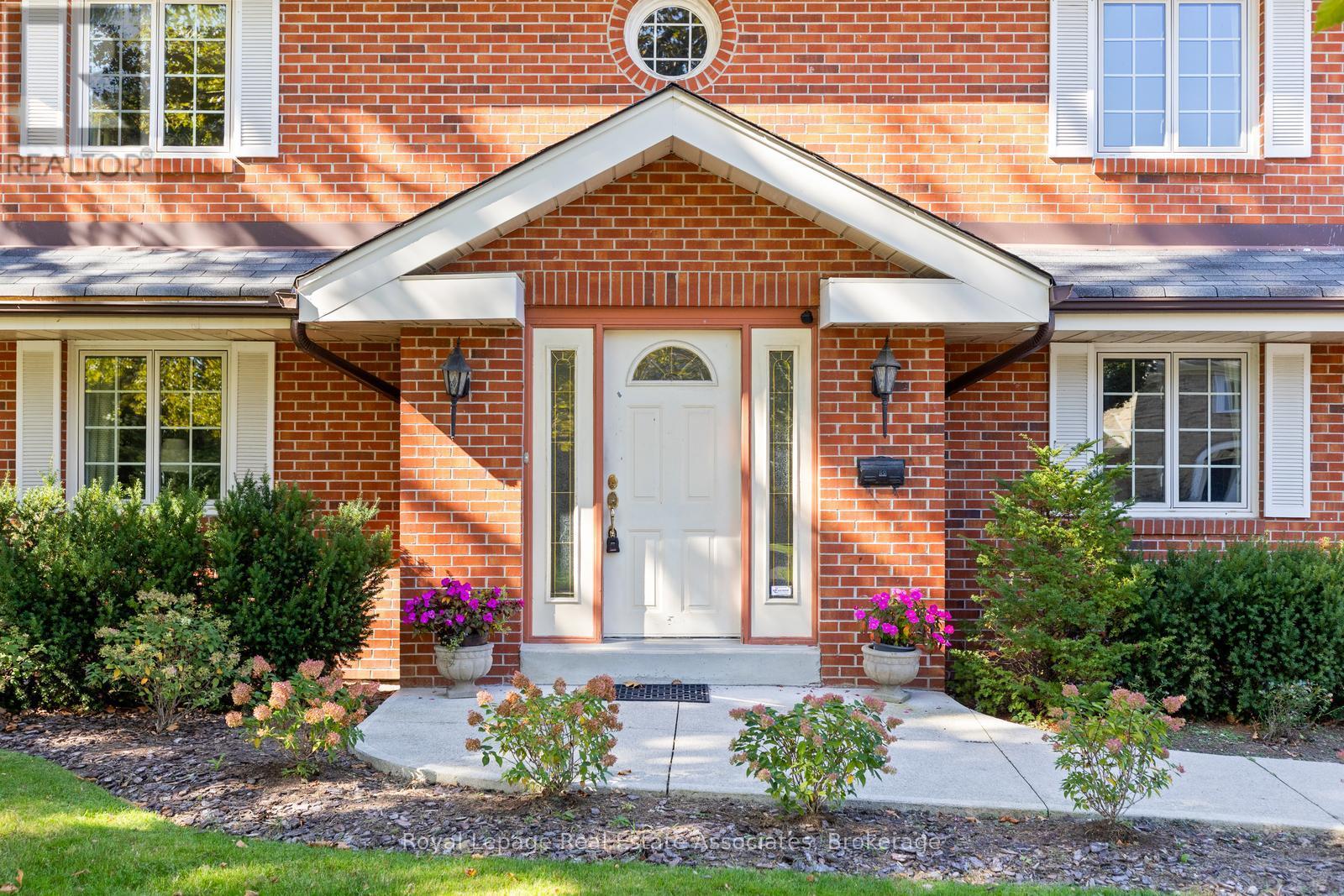 2235 Bennington Gate, Oakville, Ontario  L6J 5Z3 - Photo 2 - W12465379