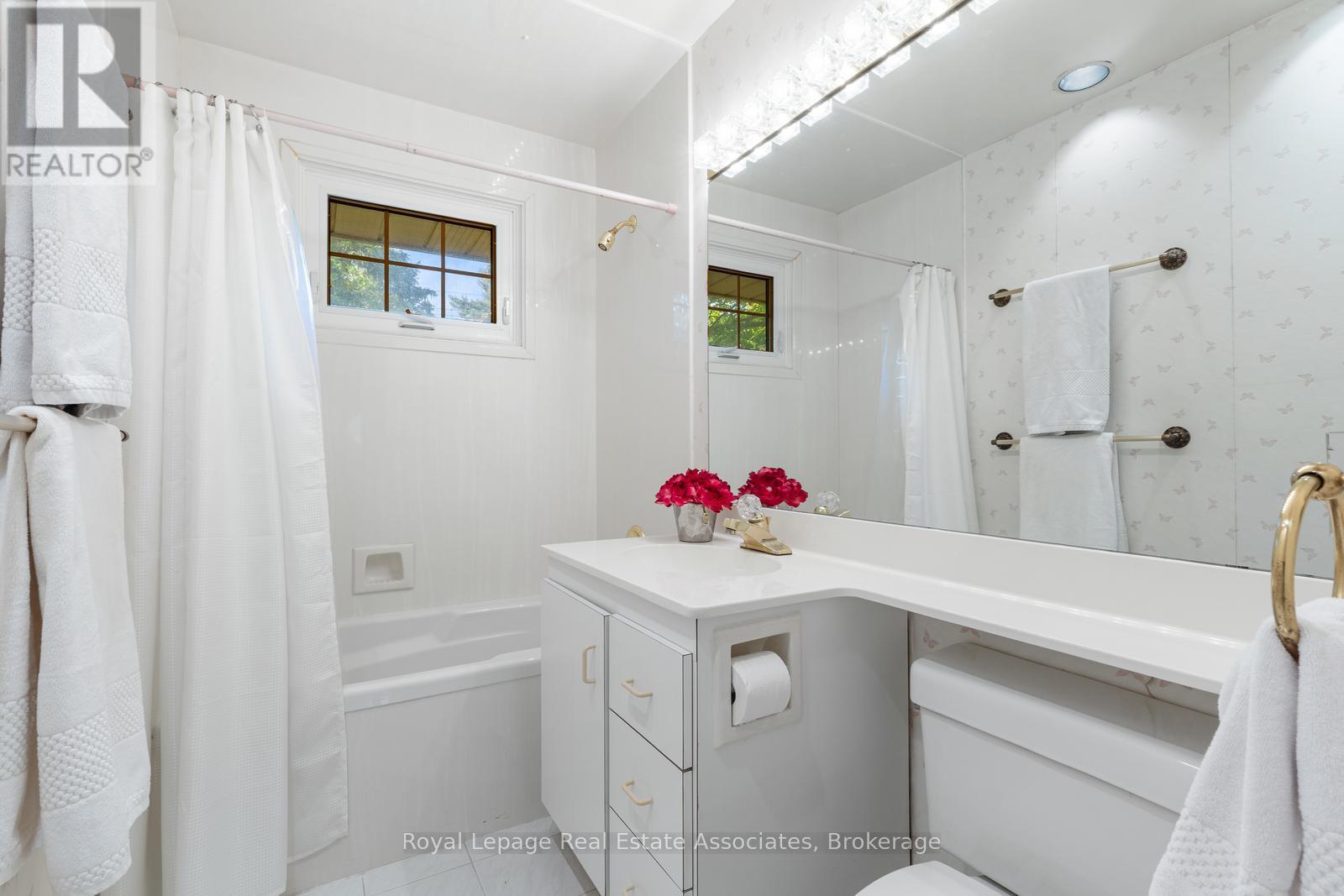 2235 Bennington Gate, Oakville, Ontario  L6J 5Z3 - Photo 22 - W12465379