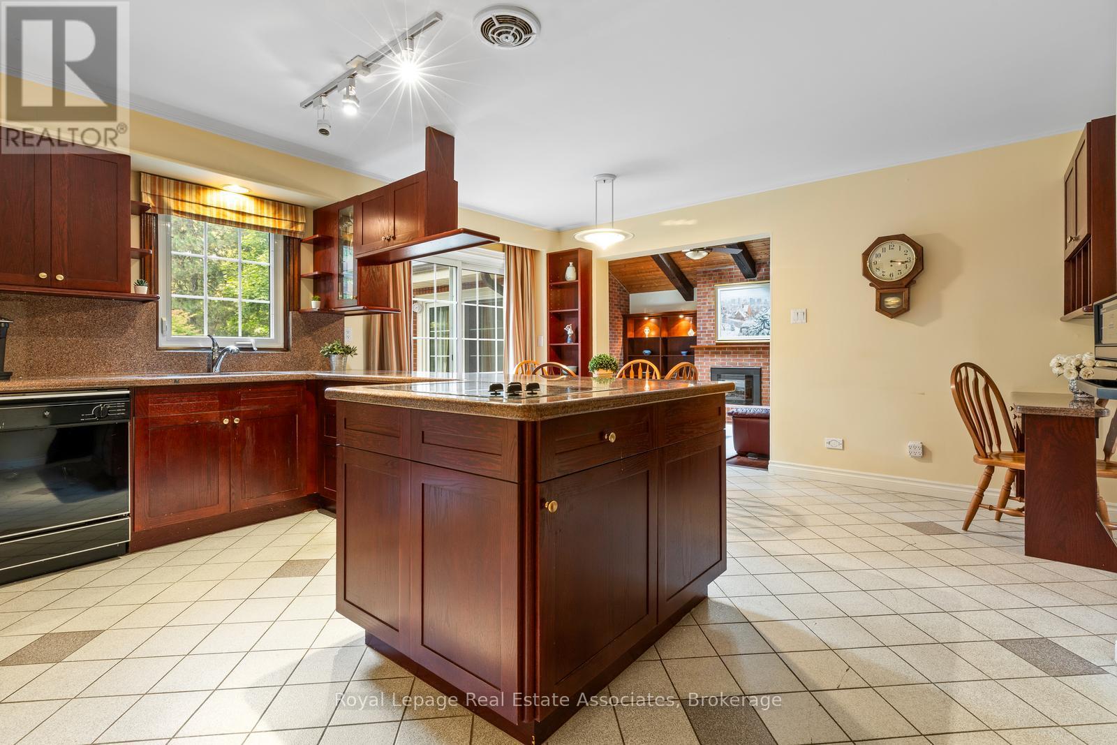 2235 Bennington Gate, Oakville, Ontario  L6J 5Z3 - Photo 9 - W12465379