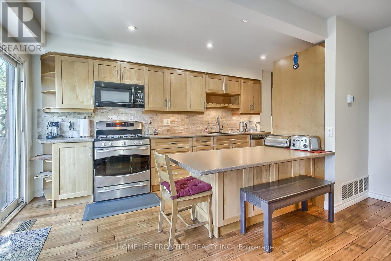 256 Ross Lane, Oakville, Ontario  L6H 5E5 - Photo 15 - W12465422