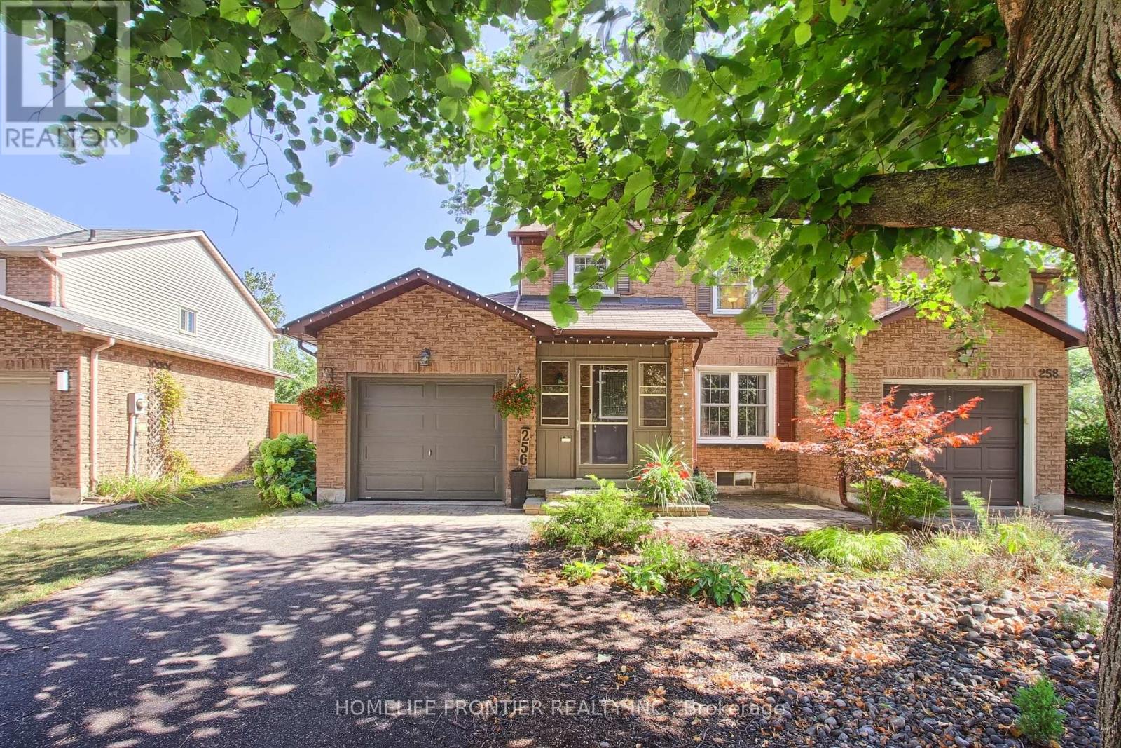 256 Ross Lane, Oakville, Ontario  L6H 5E5 - Photo 2 - W12465422