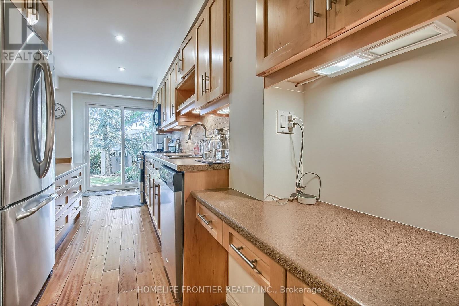 256 Ross Lane, Oakville, Ontario  L6H 5E5 - Photo 20 - W12465422