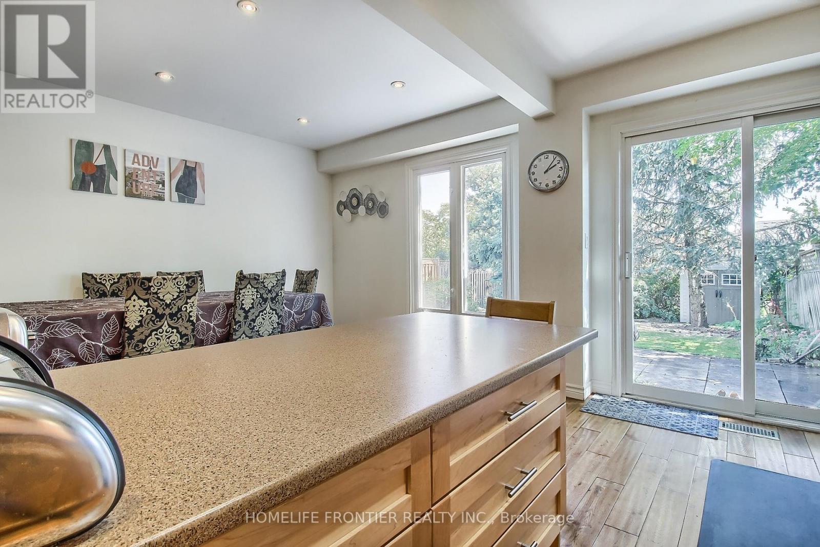256 Ross Lane, Oakville, Ontario  L6H 5E5 - Photo 22 - W12465422