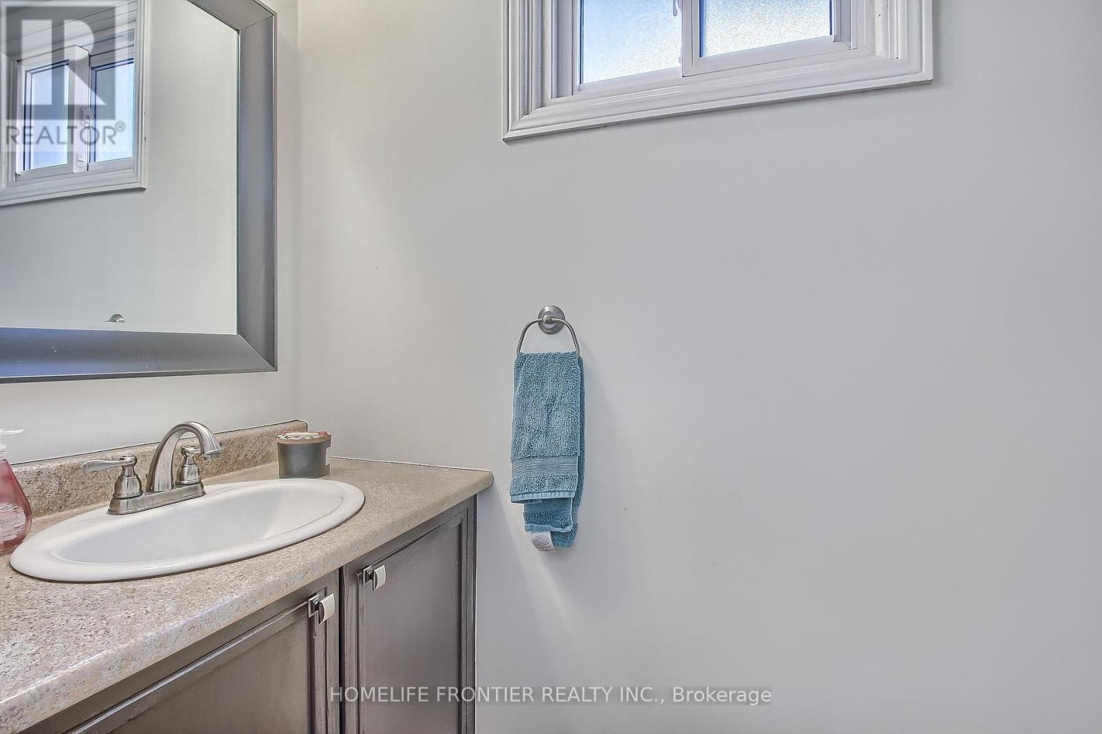 256 Ross Lane, Oakville, Ontario  L6H 5E5 - Photo 27 - W12465422