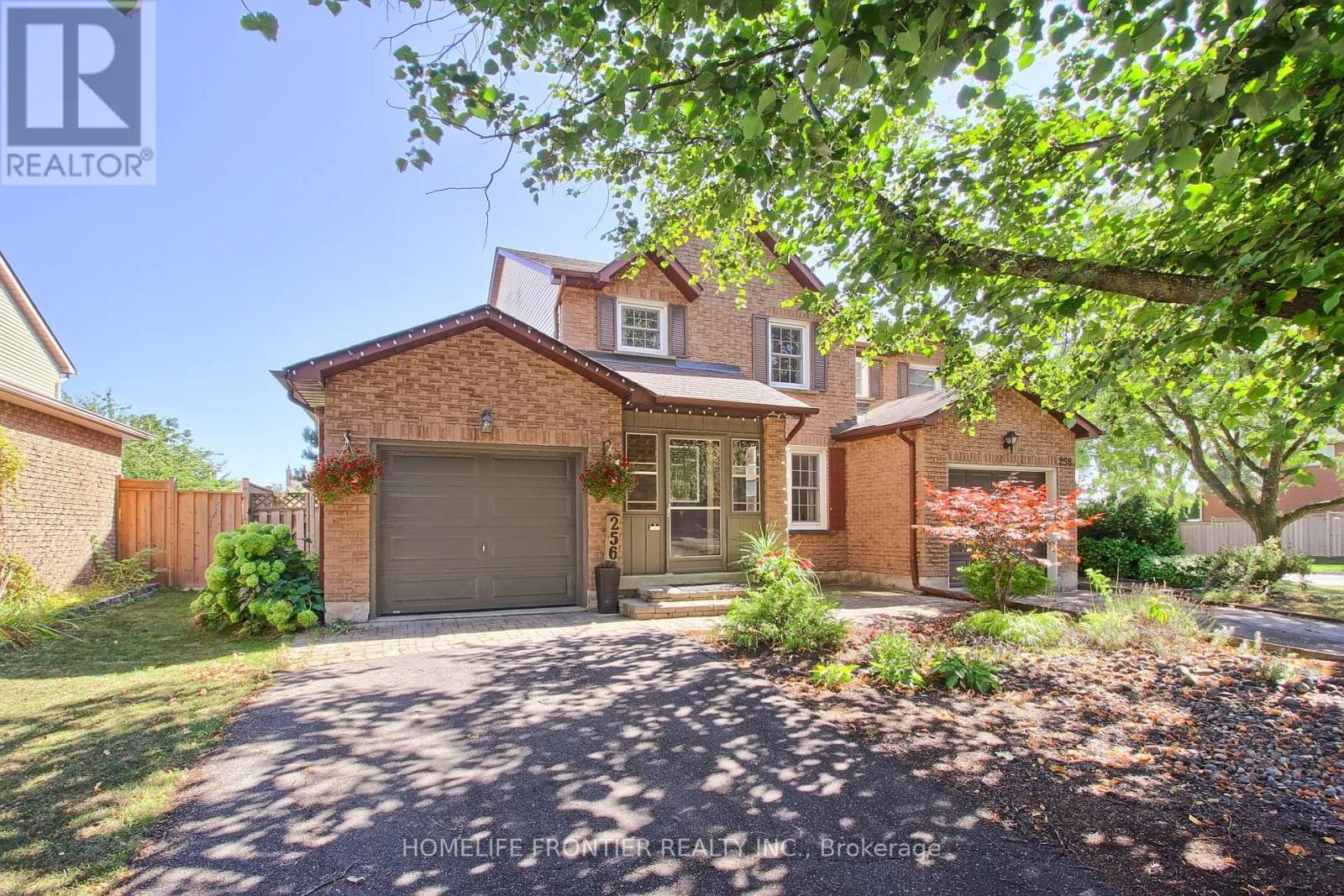 256 Ross Lane, Oakville, Ontario  L6H 5E5 - Photo 4 - W12465422