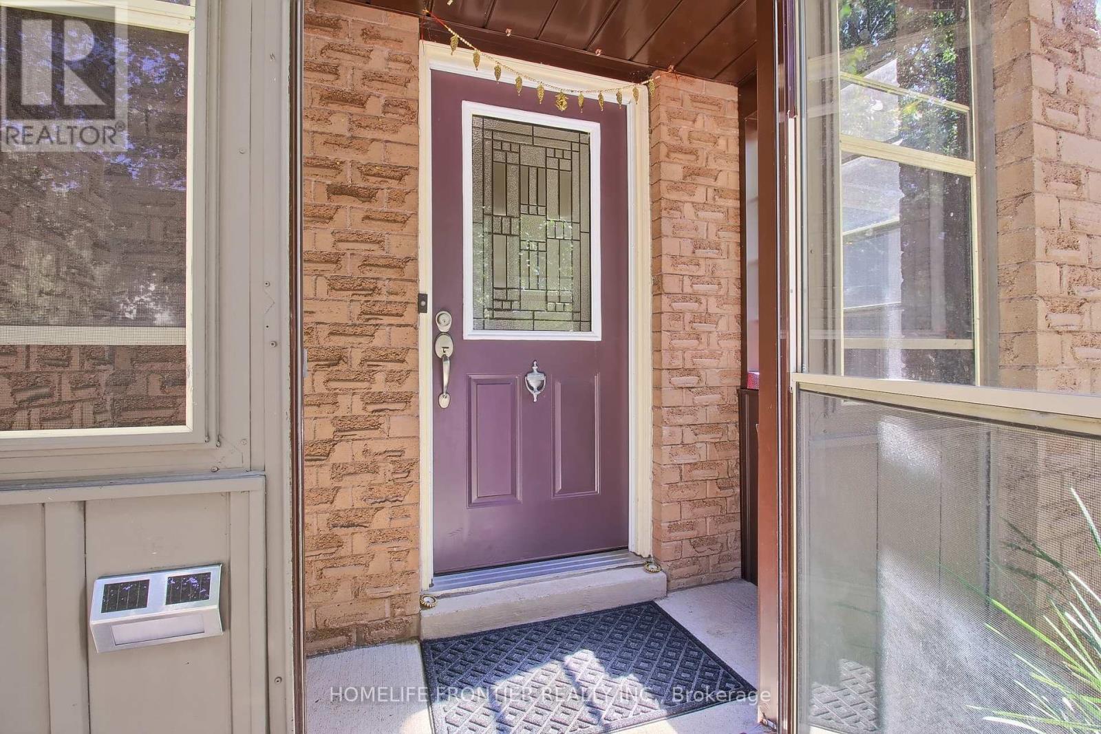 256 Ross Lane, Oakville, Ontario  L6H 5E5 - Photo 6 - W12465422