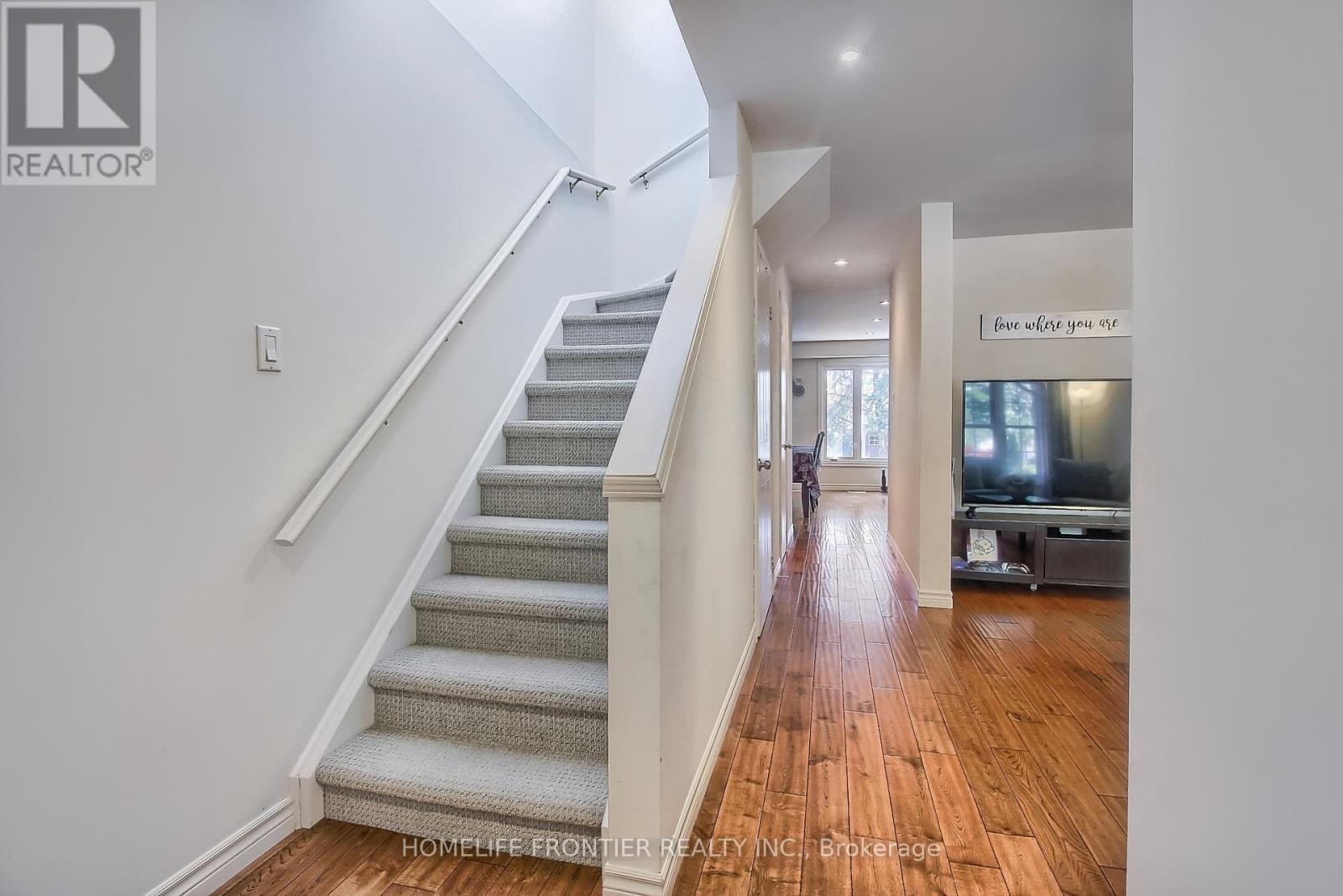 256 Ross Lane, Oakville, Ontario  L6H 5E5 - Photo 9 - W12465422