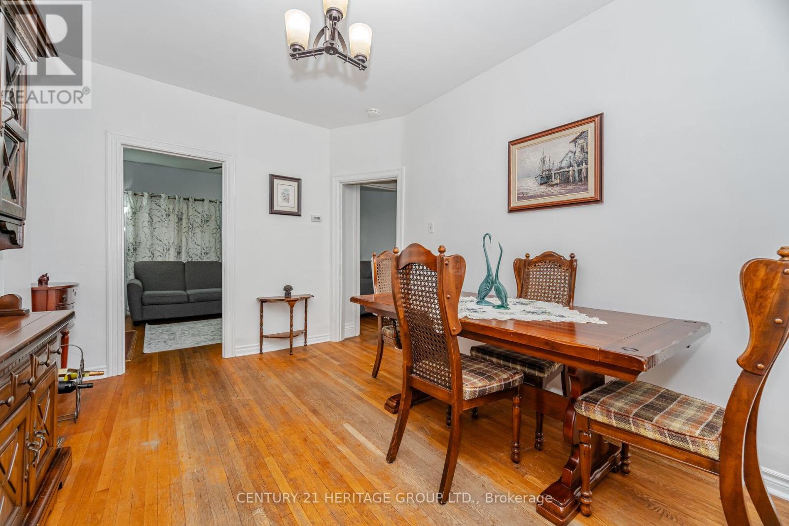 126 Watson Avenue, Toronto, Ontario  M6S 4E1 - Photo 8 - W12465425
