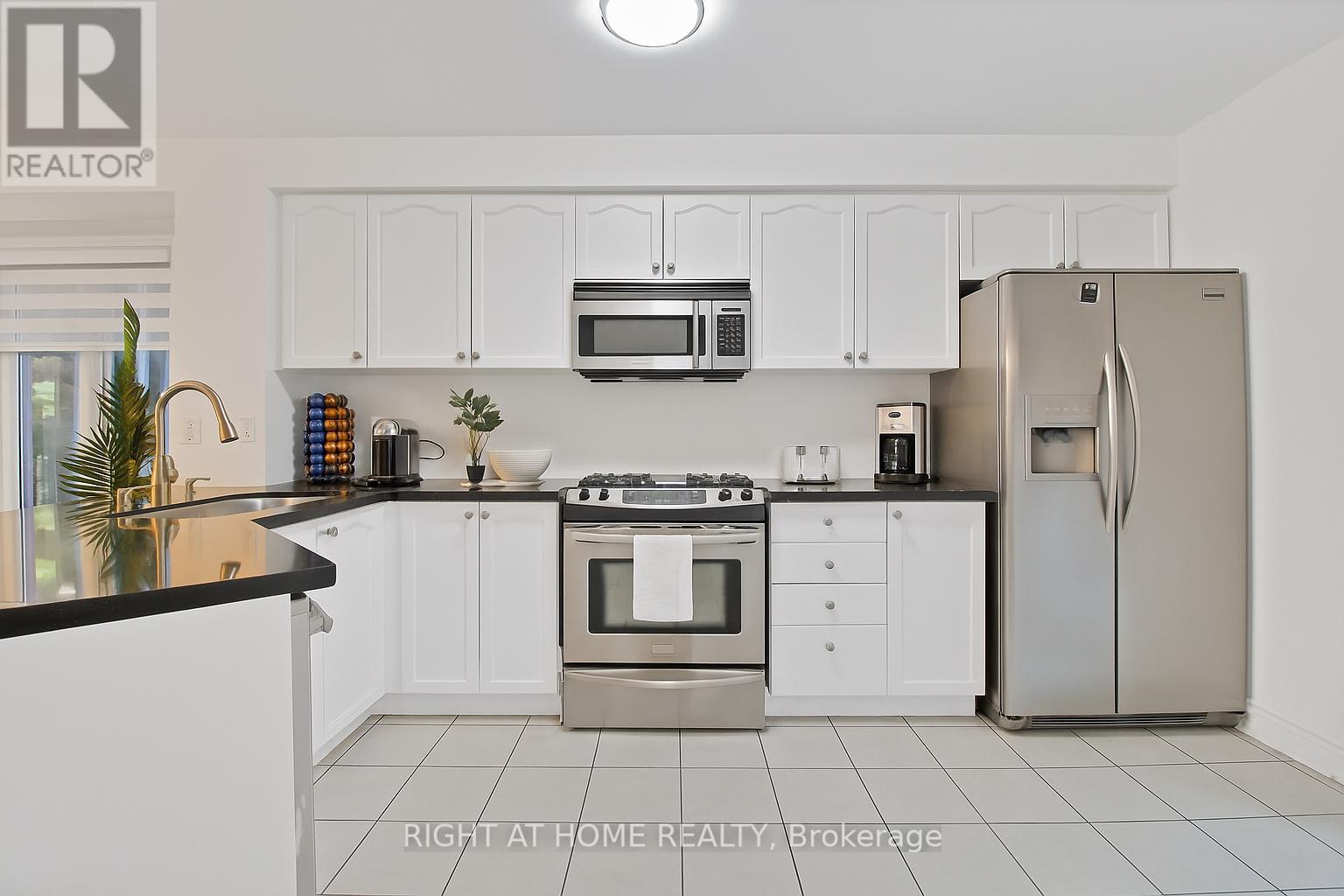 31 Judy Sgro Avenue, Toronto, Ontario  M3L 0A8 - Photo 11 - W12465457
