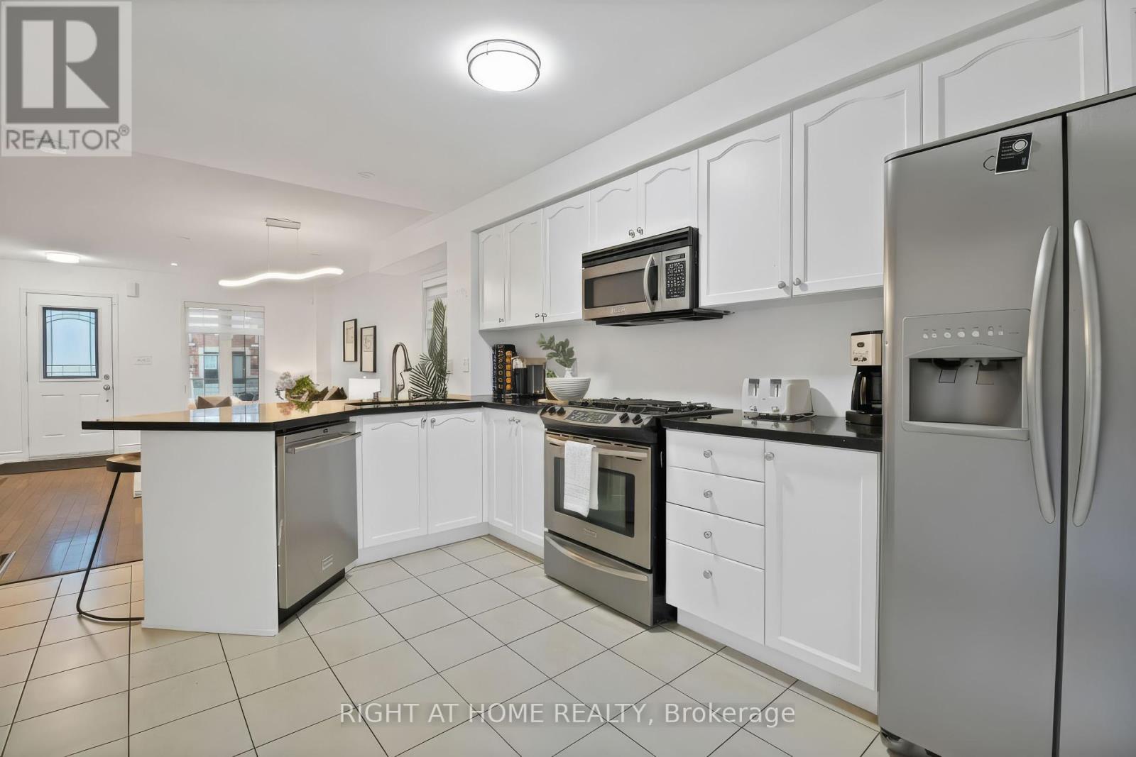 31 Judy Sgro Avenue, Toronto, Ontario  M3L 0A8 - Photo 12 - W12465457