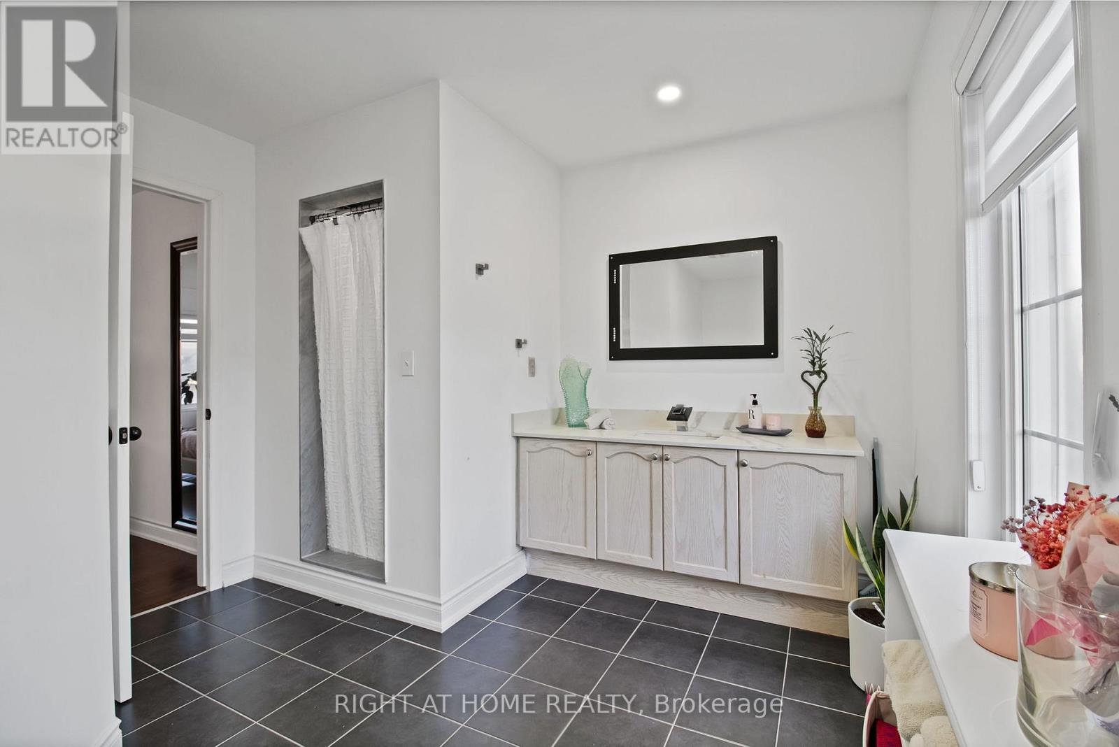 31 Judy Sgro Avenue, Toronto, Ontario  M3L 0A8 - Photo 32 - W12465457
