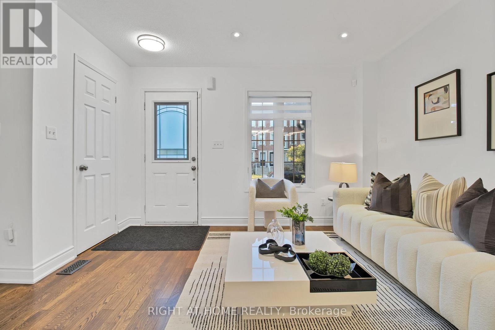 31 Judy Sgro Avenue, Toronto, Ontario  M3L 0A8 - Photo 8 - W12465457