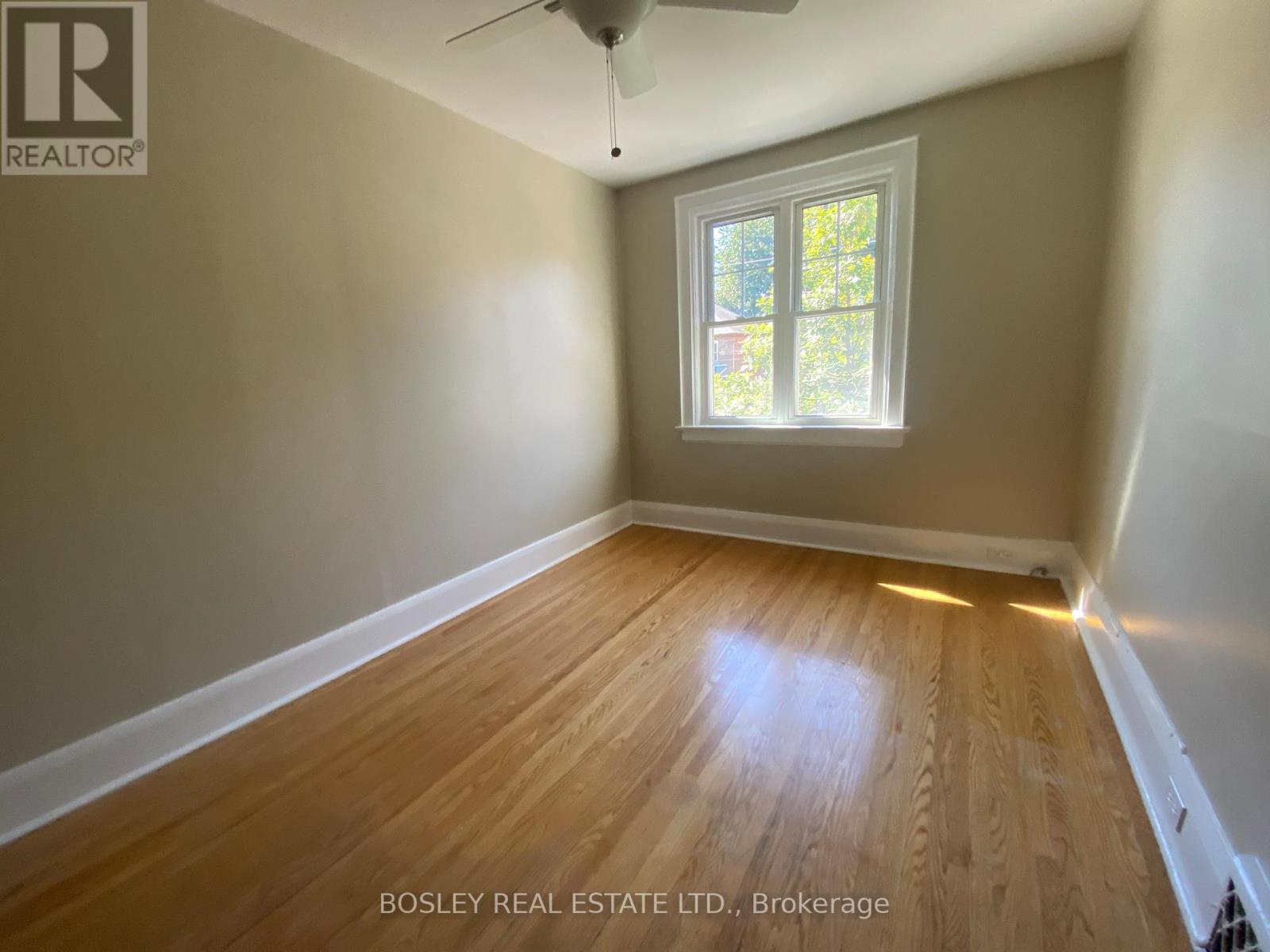 #2 (Upper) - 33 Lorindale Avenue, Toronto, Ontario  M5M 3C3 - Photo 15 - C12444257