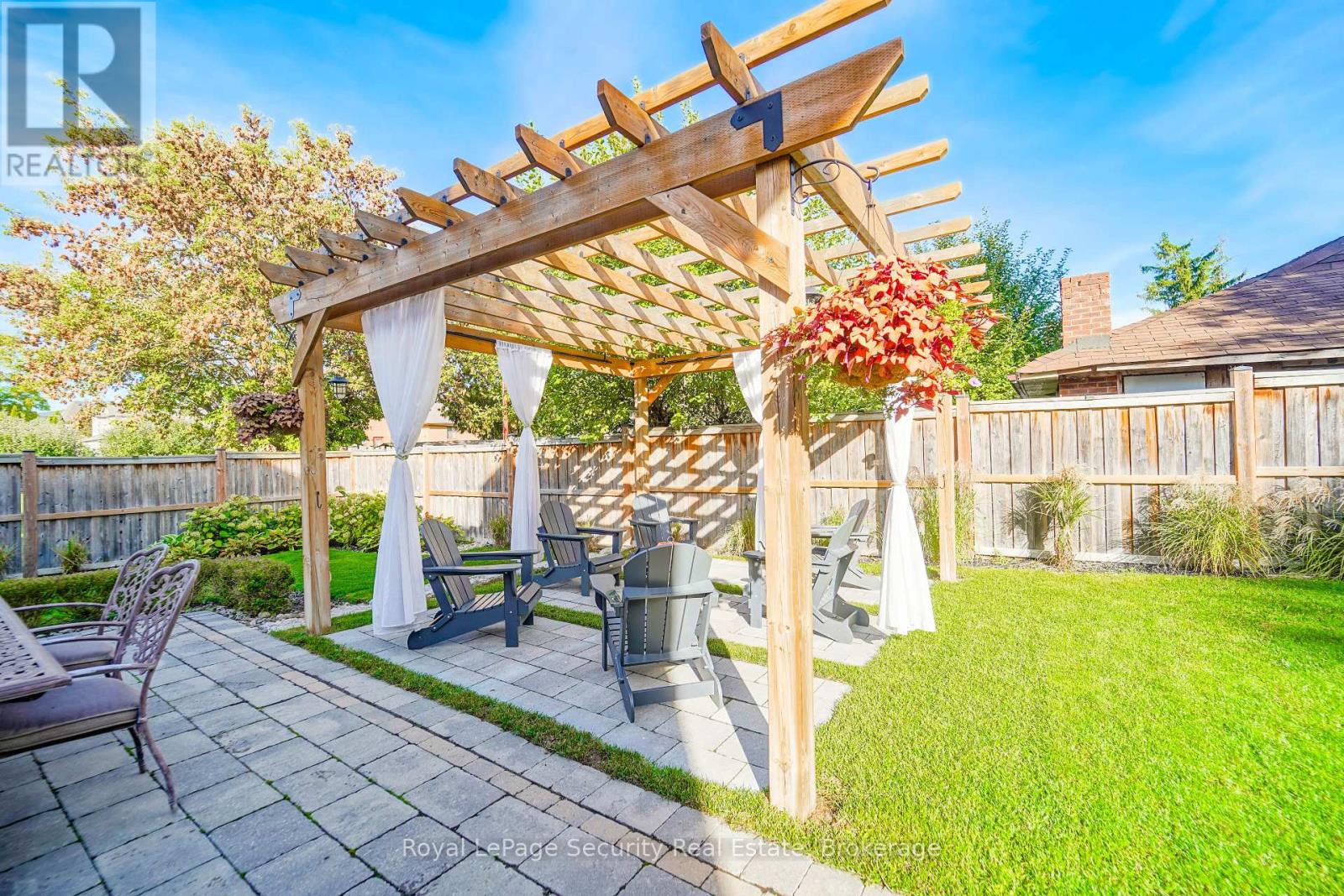 7 Trimingham Court, Richmond Hill (South Richvale), Ontario  L4C 6W9 - Photo 11 - N12465197
