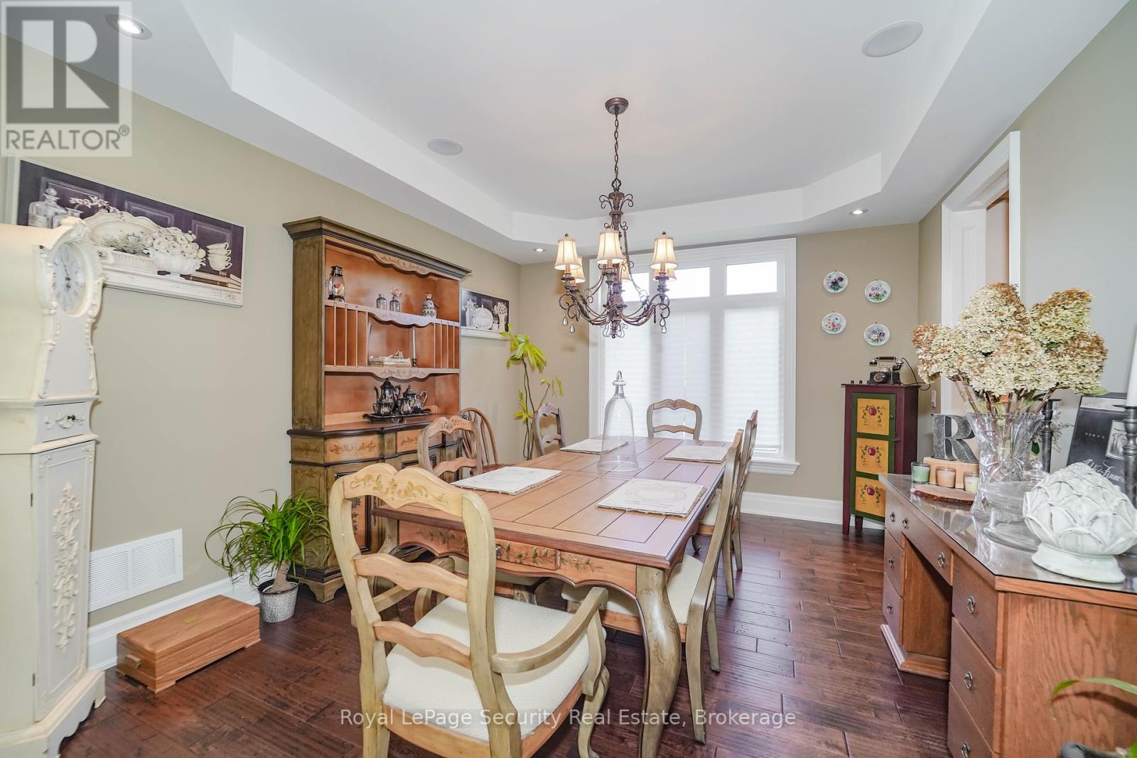 7 Trimingham Court, Richmond Hill (South Richvale), Ontario  L4C 6W9 - Photo 10 - N12465197