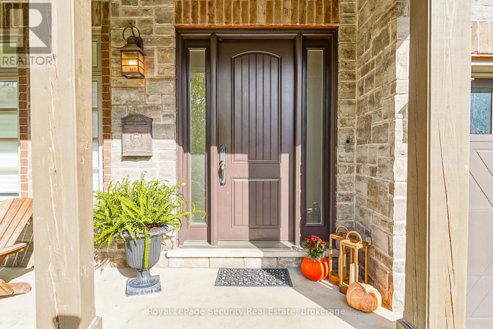 7 Trimingham Court, Richmond Hill (South Richvale), Ontario  L4C 6W9 - Photo 3 - N12465197