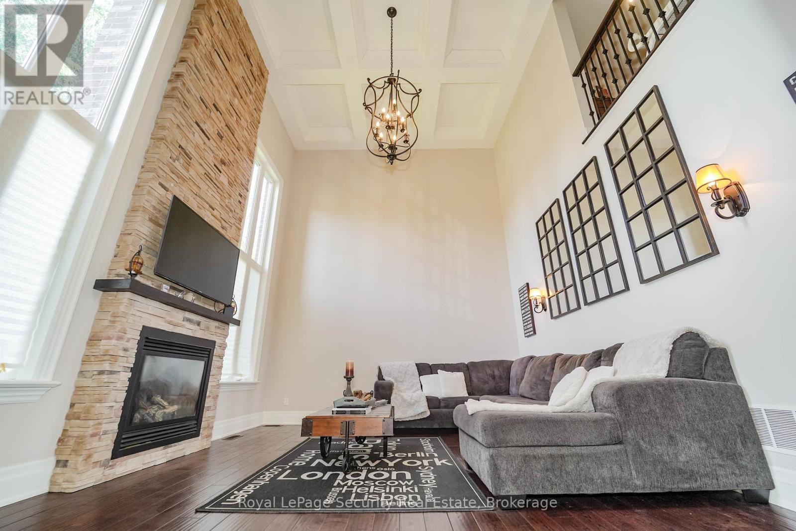 7 Trimingham Court, Richmond Hill (South Richvale), Ontario  L4C 6W9 - Photo 5 - N12465197