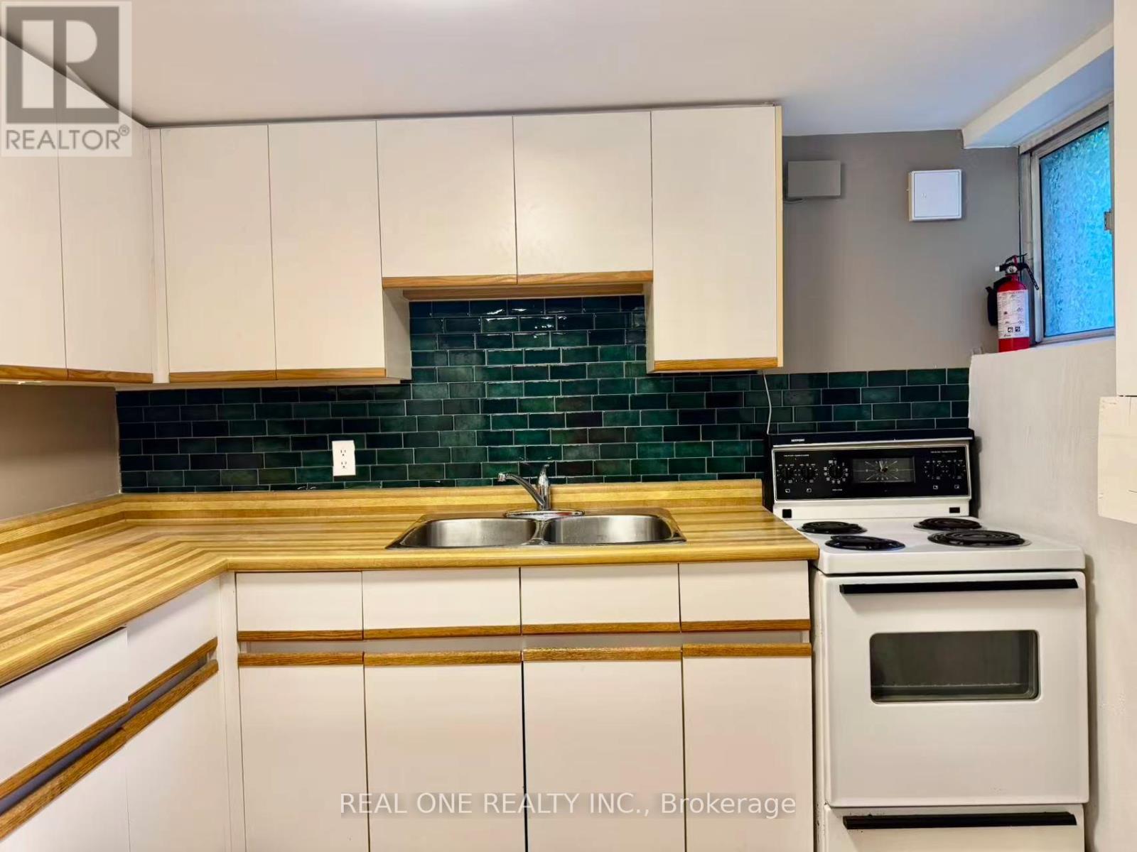 Basement - 391 Parkside Drive, Toronto, Ontario  M6R 2Z7 - Photo 10 - W12437641