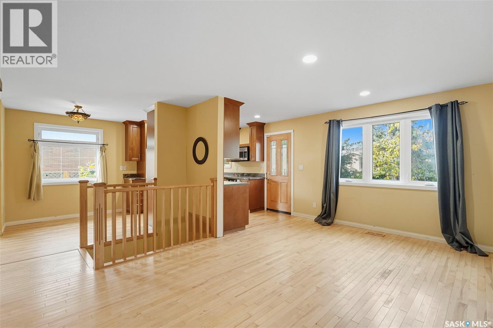 97 Arnason Crescent, Saskatoon, Saskatchewan  S7H 4M7 - Photo 4 - SK020897