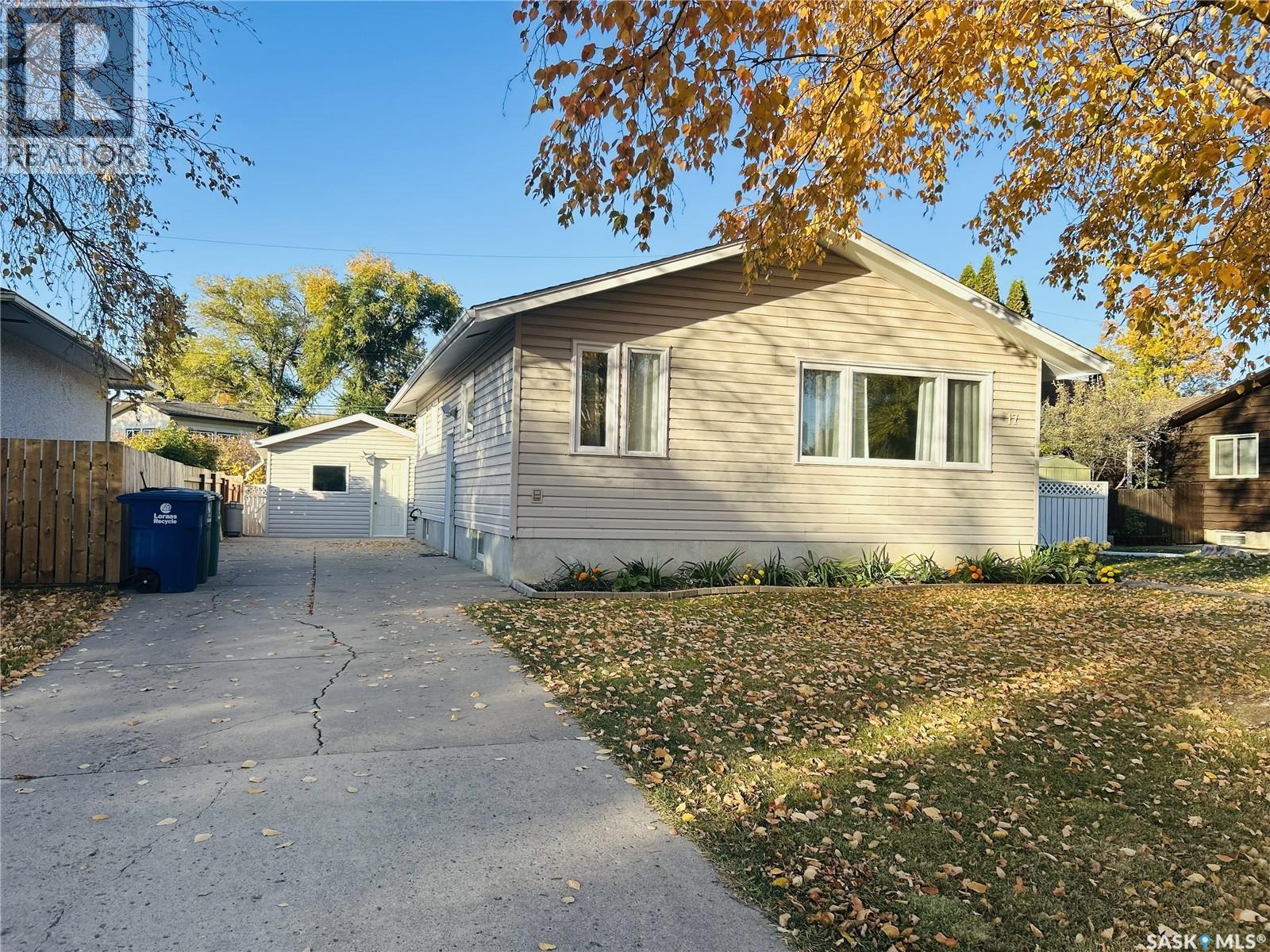 17 Mitchell Street, Saskatoon, Saskatchewan  S7H 3E9 - Photo 2 - SK020794