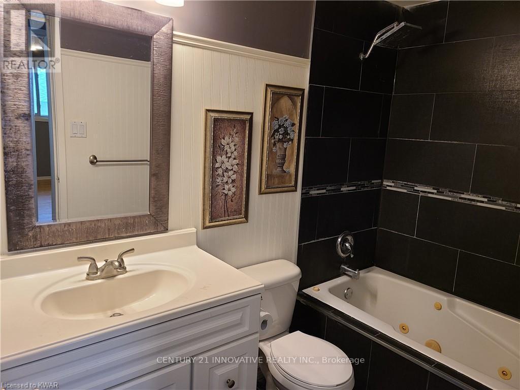 75 Pepperwood Crescent, Kitchener, Ontario  N2A 2R4 - Photo 8 - X12465300