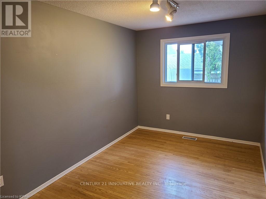 75 Pepperwood Crescent, Kitchener, Ontario  N2A 2R4 - Photo 9 - X12465300