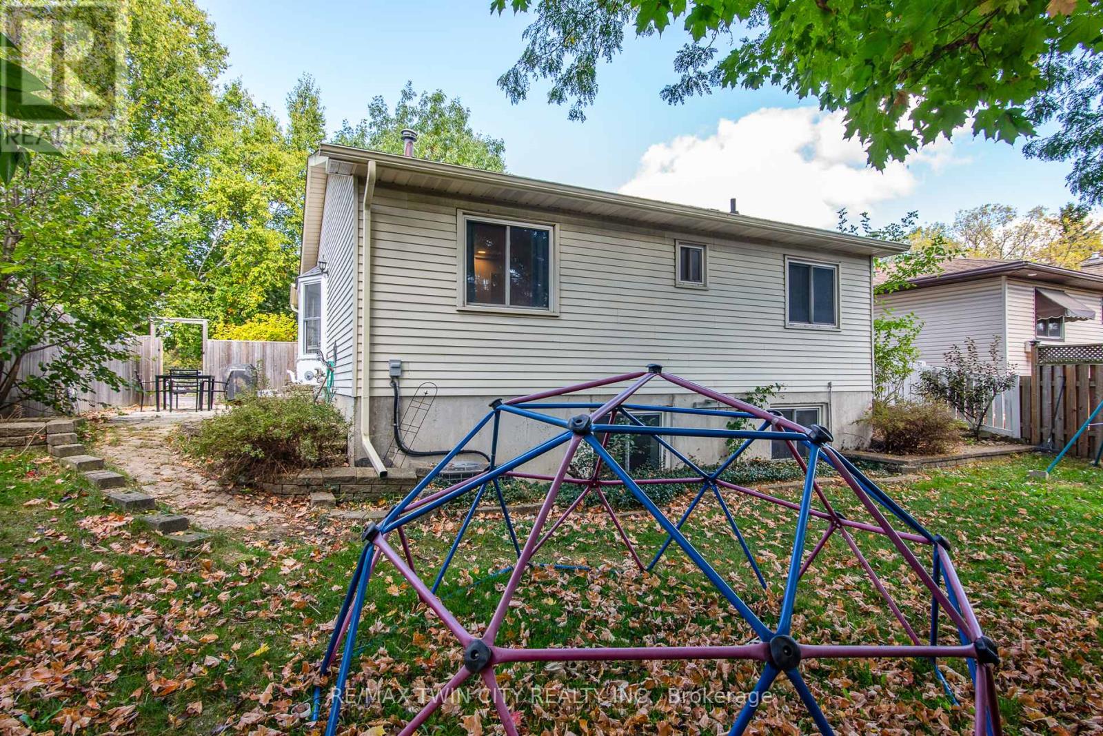 19 Keewatin Avenue, Kitchener, Ontario  N2B 3M1 - Photo 11 - X12465330