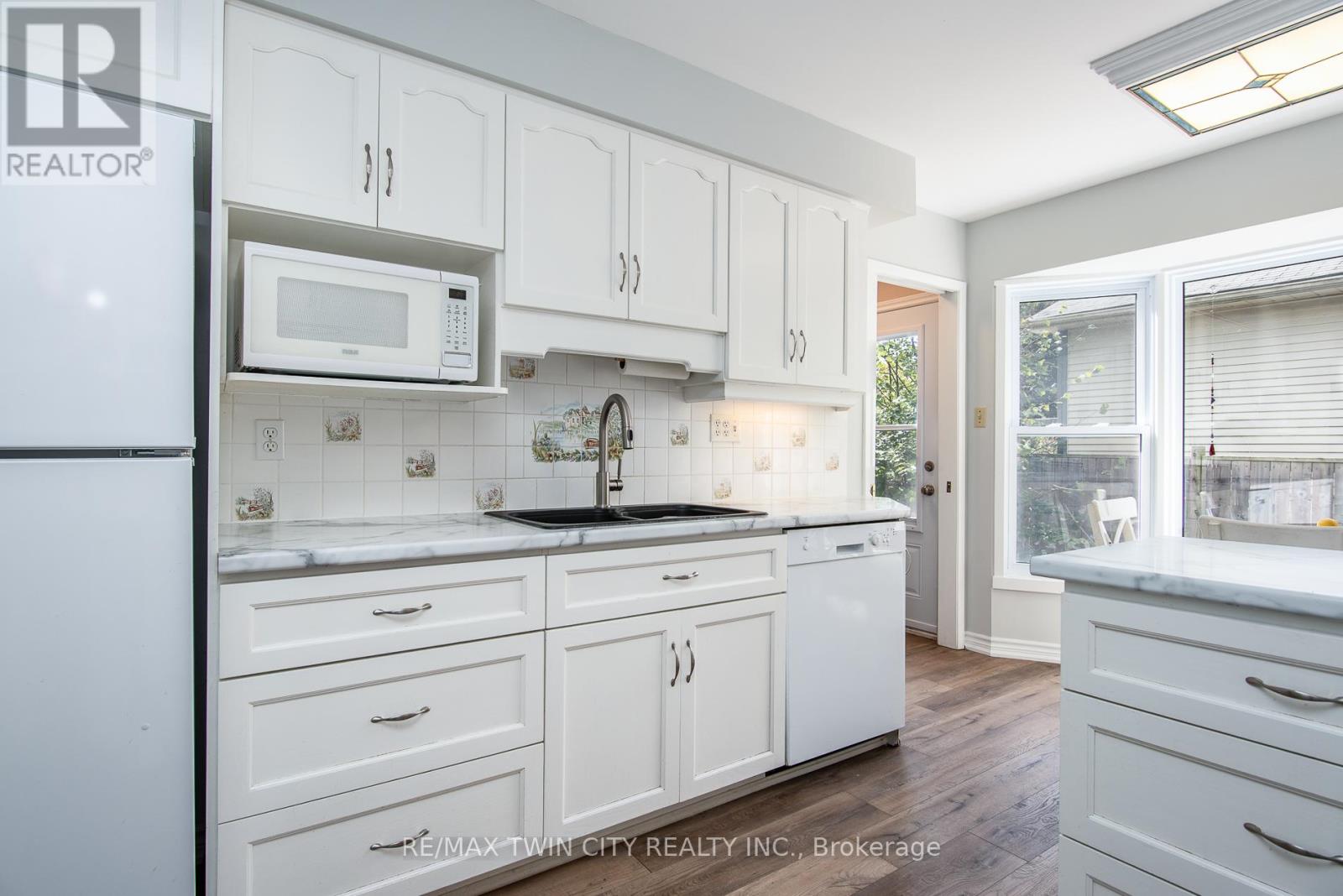 19 Keewatin Avenue, Kitchener, Ontario  N2B 3M1 - Photo 24 - X12465330