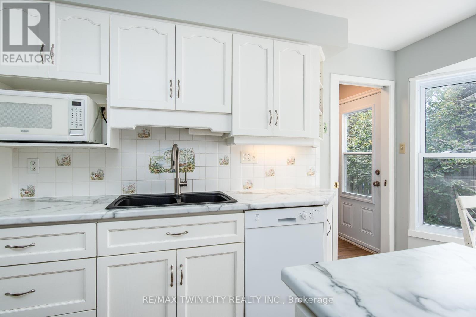 19 Keewatin Avenue, Kitchener, Ontario  N2B 3M1 - Photo 27 - X12465330
