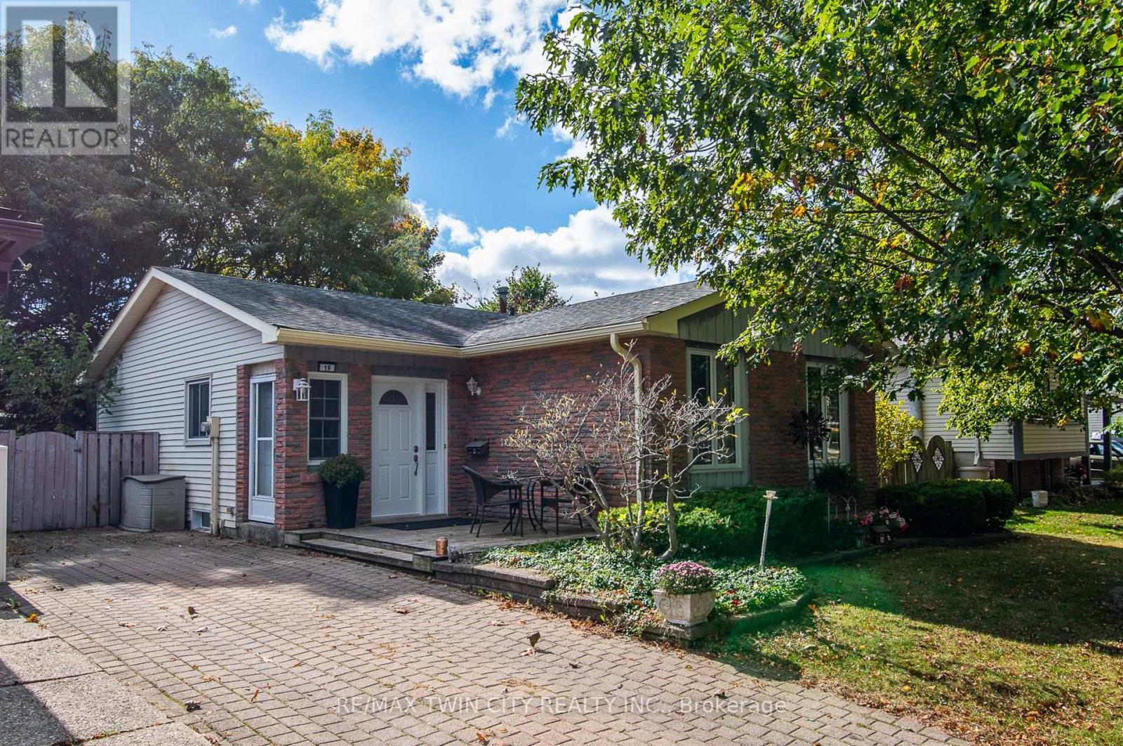 19 Keewatin Avenue, Kitchener, Ontario  N2B 3M1 - Photo 3 - X12465330