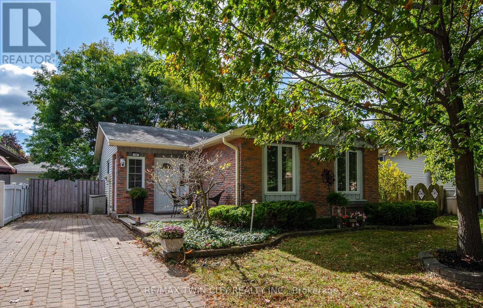 19 Keewatin Avenue, Kitchener, Ontario  N2B 3M1 - Photo 4 - X12465330