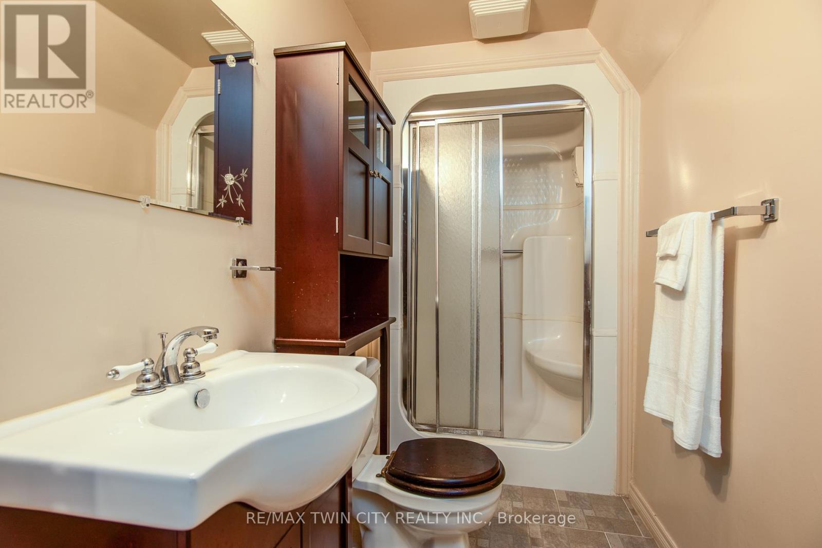 19 Keewatin Avenue, Kitchener, Ontario  N2B 3M1 - Photo 48 - X12465330