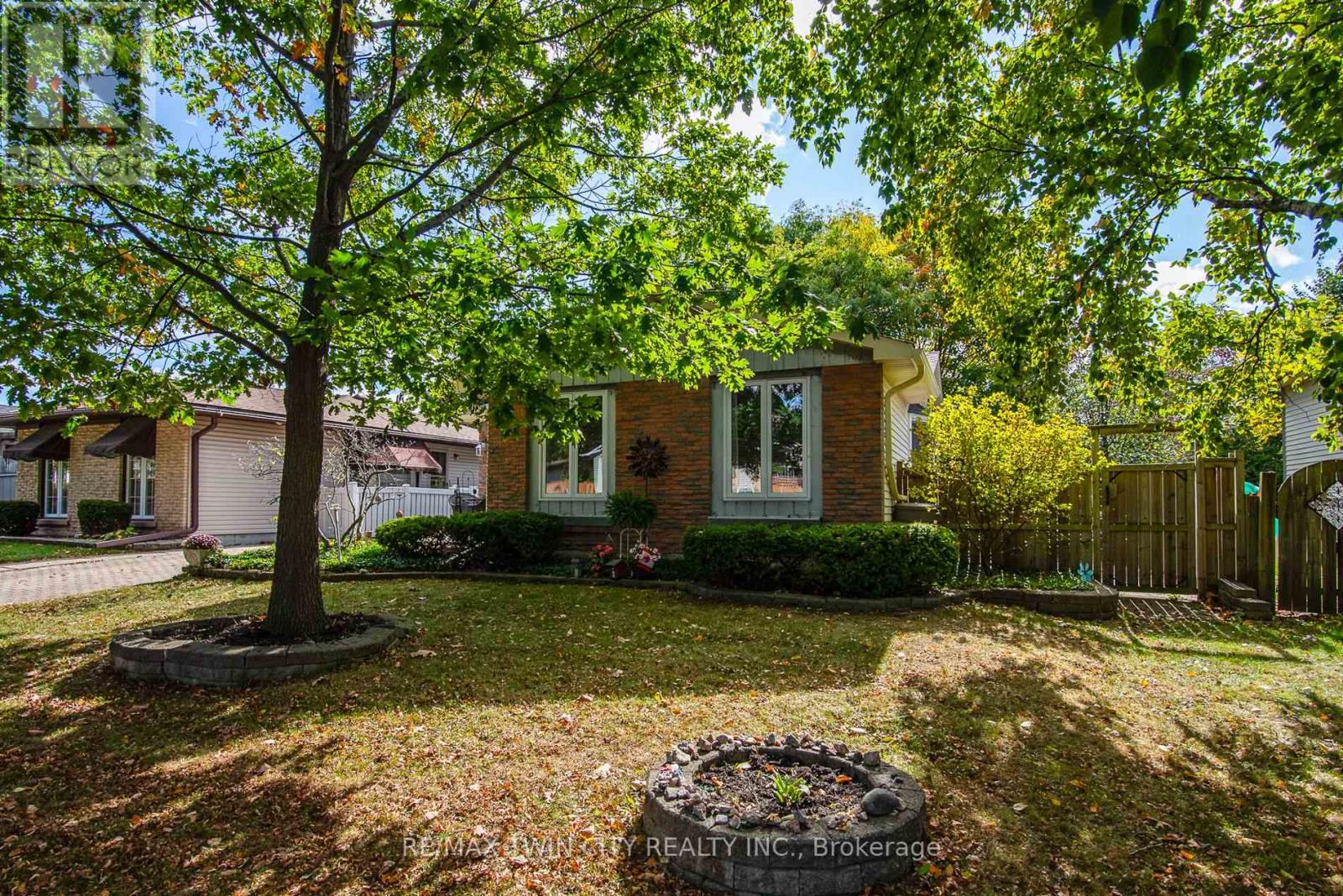 19 Keewatin Avenue, Kitchener, Ontario  N2B 3M1 - Photo 5 - X12465330