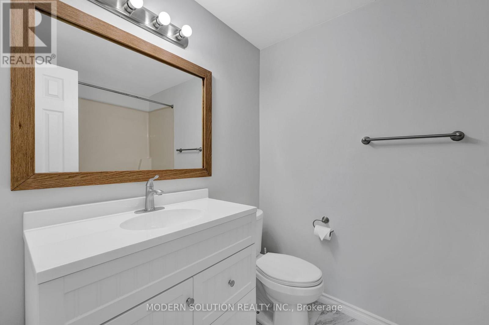 370a Churchill Court, Waterloo, Ontario  N2L 6B4 - Photo 23 - X12465354