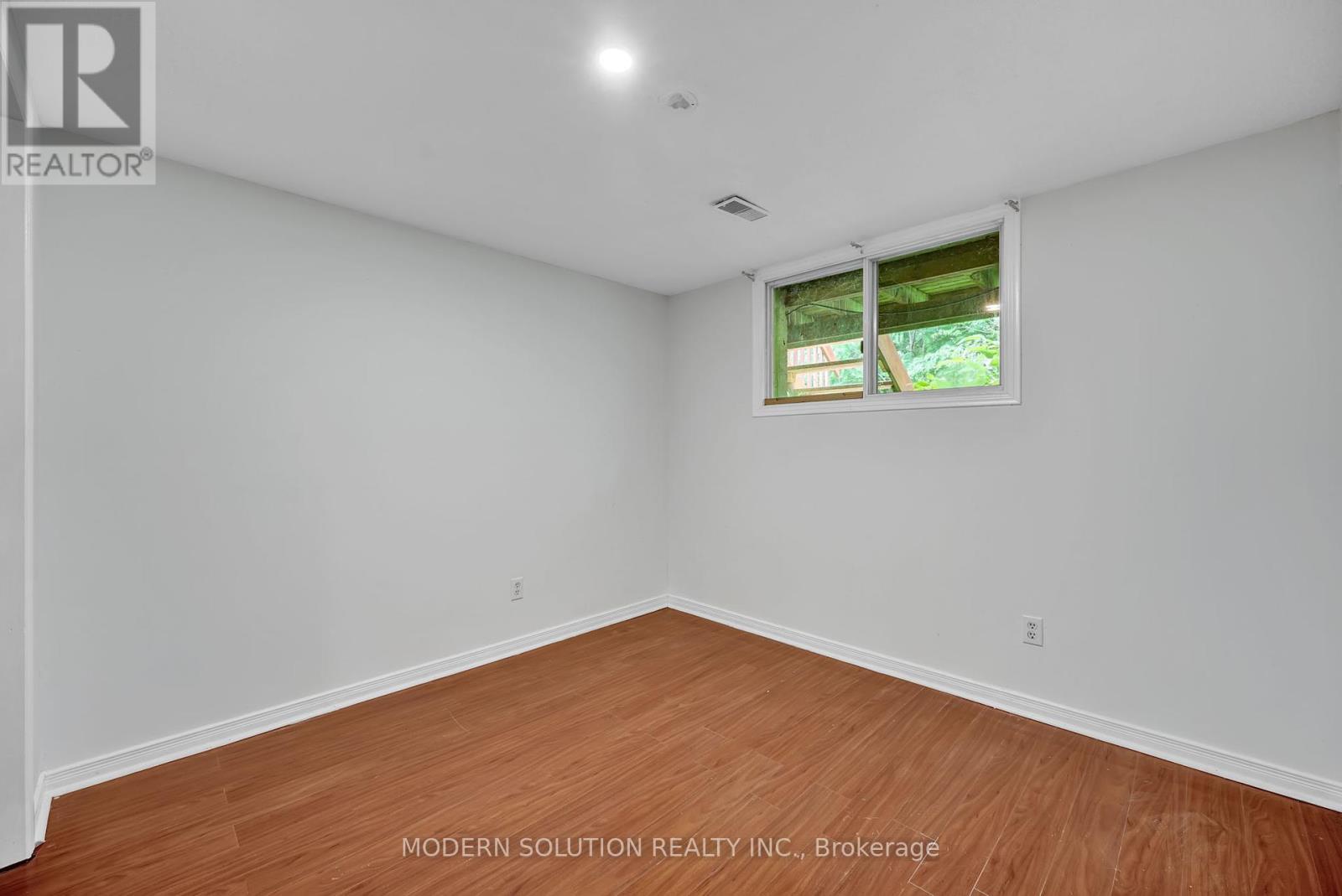 370a Churchill Court, Waterloo, Ontario  N2L 6B4 - Photo 26 - X12465354