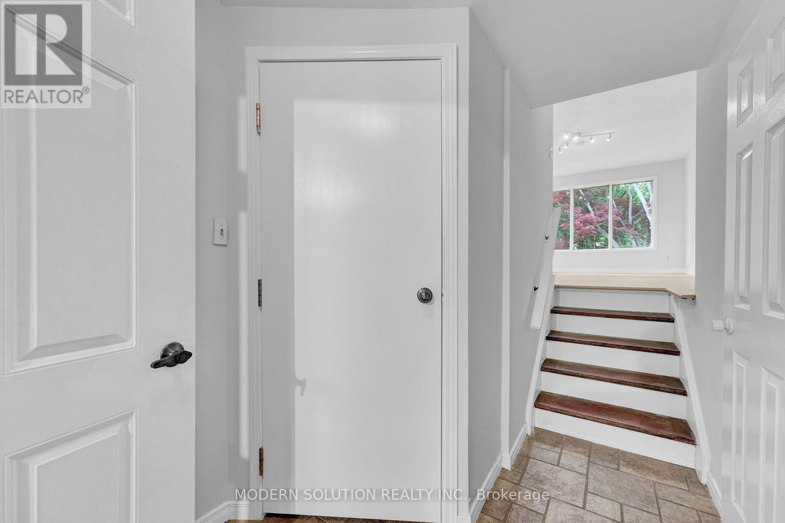 370a Churchill Court, Waterloo, Ontario  N2L 6B4 - Photo 28 - X12465354