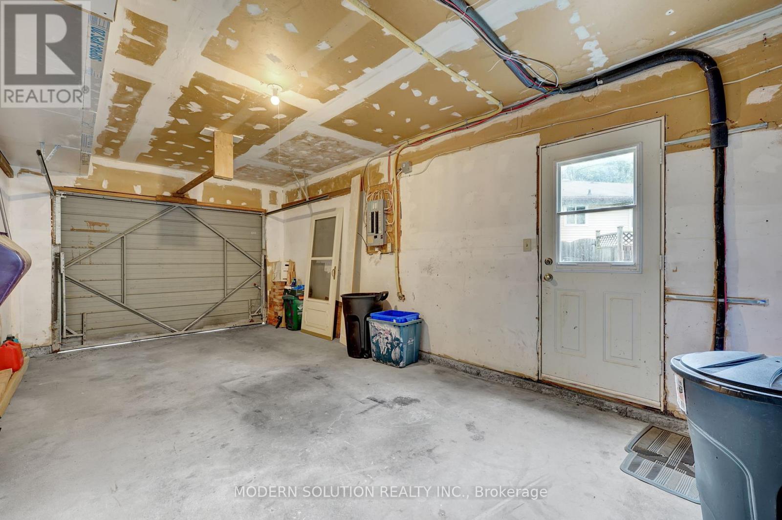 370a Churchill Court, Waterloo, Ontario  N2L 6B4 - Photo 37 - X12465354
