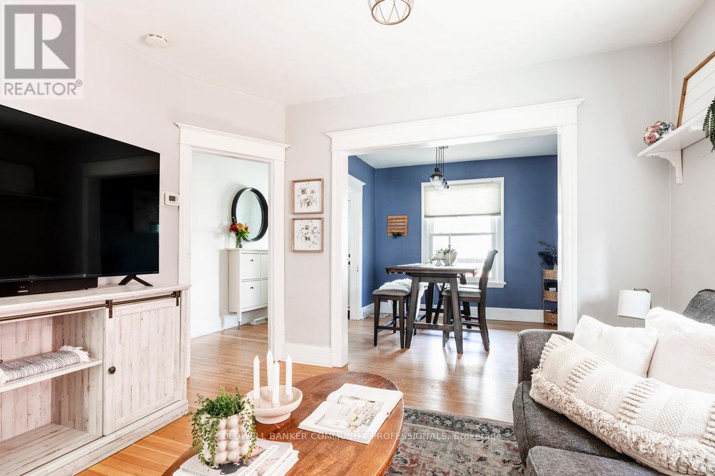 380 Beach Road, Hamilton, Ontario  L8H 3K5 - Photo 11 - X12465358