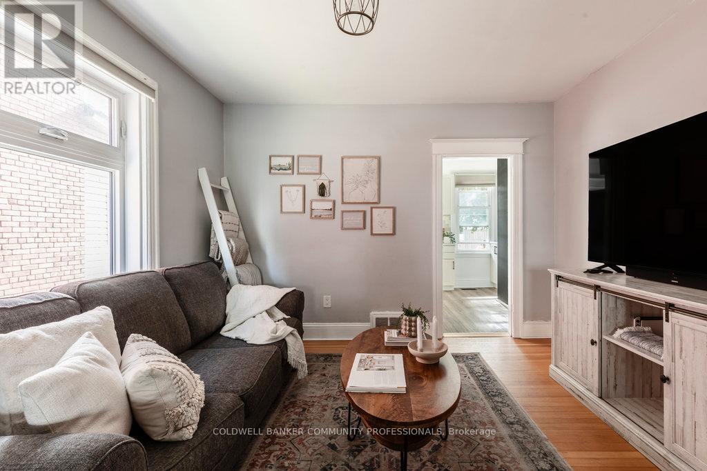 380 Beach Road, Hamilton, Ontario  L8H 3K5 - Photo 12 - X12465358