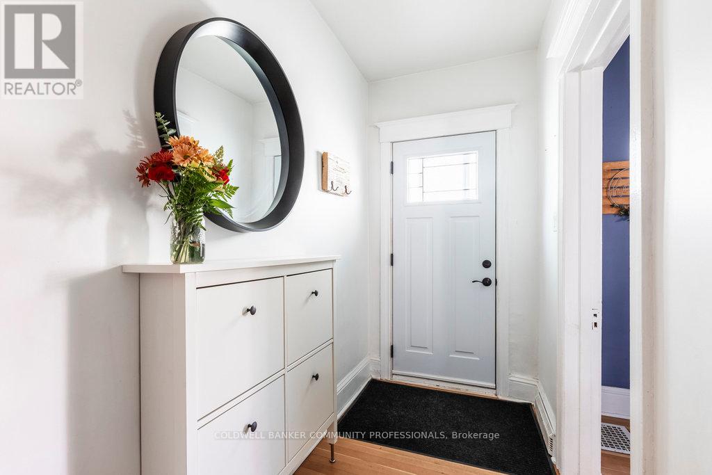 380 Beach Road, Hamilton, Ontario  L8H 3K5 - Photo 5 - X12465358