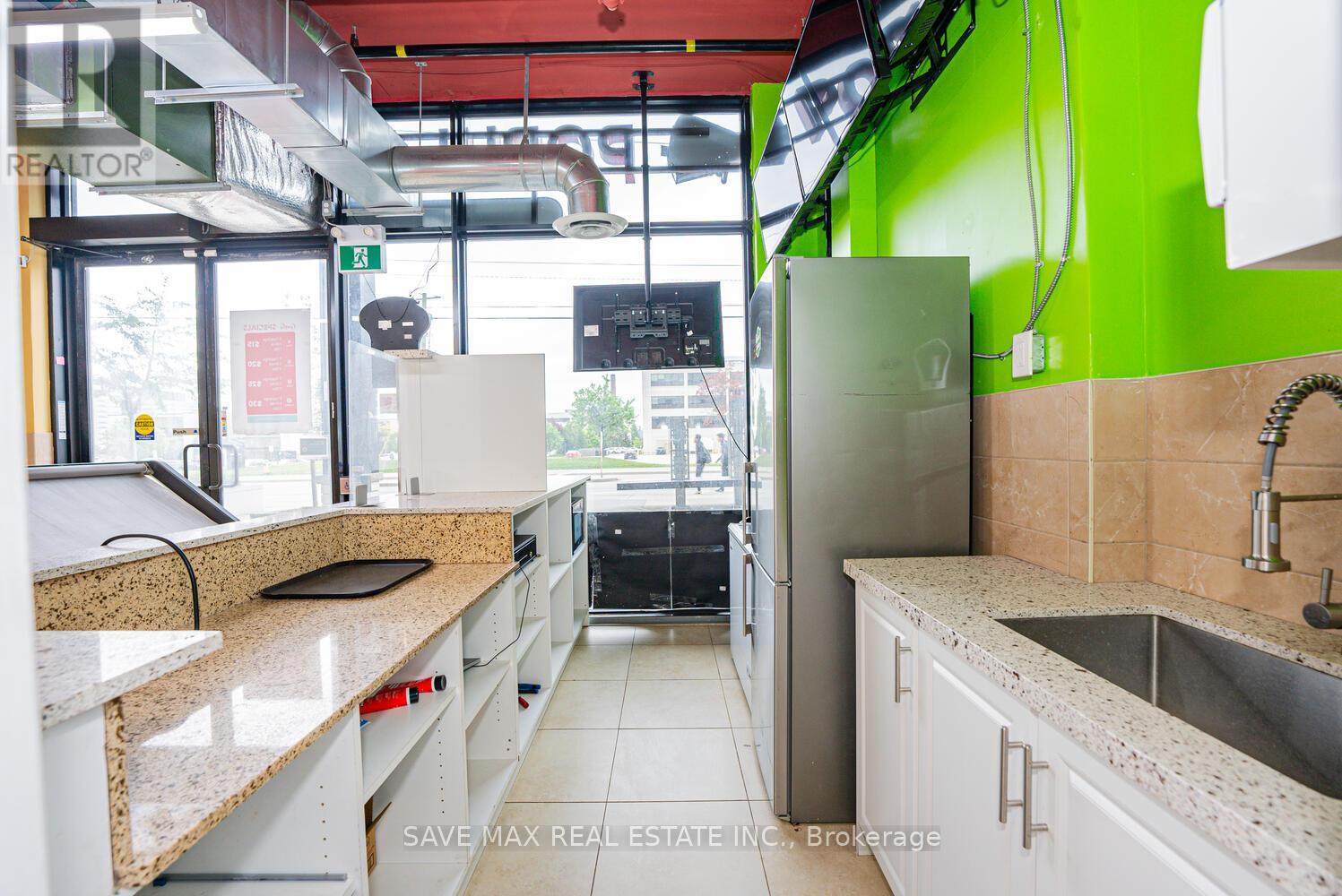 4 - 330 Philip Street W, Waterloo, Ontario  N2L 3W9 - Photo 13 - X12465374