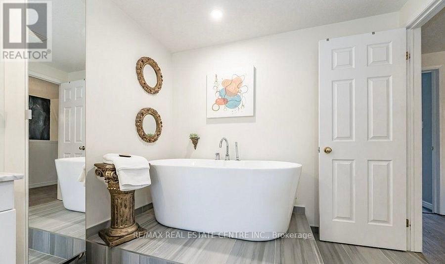 85 Bankside Drive, Kitchener, Ontario  N2N 3M4 - Photo 15 - X12465396