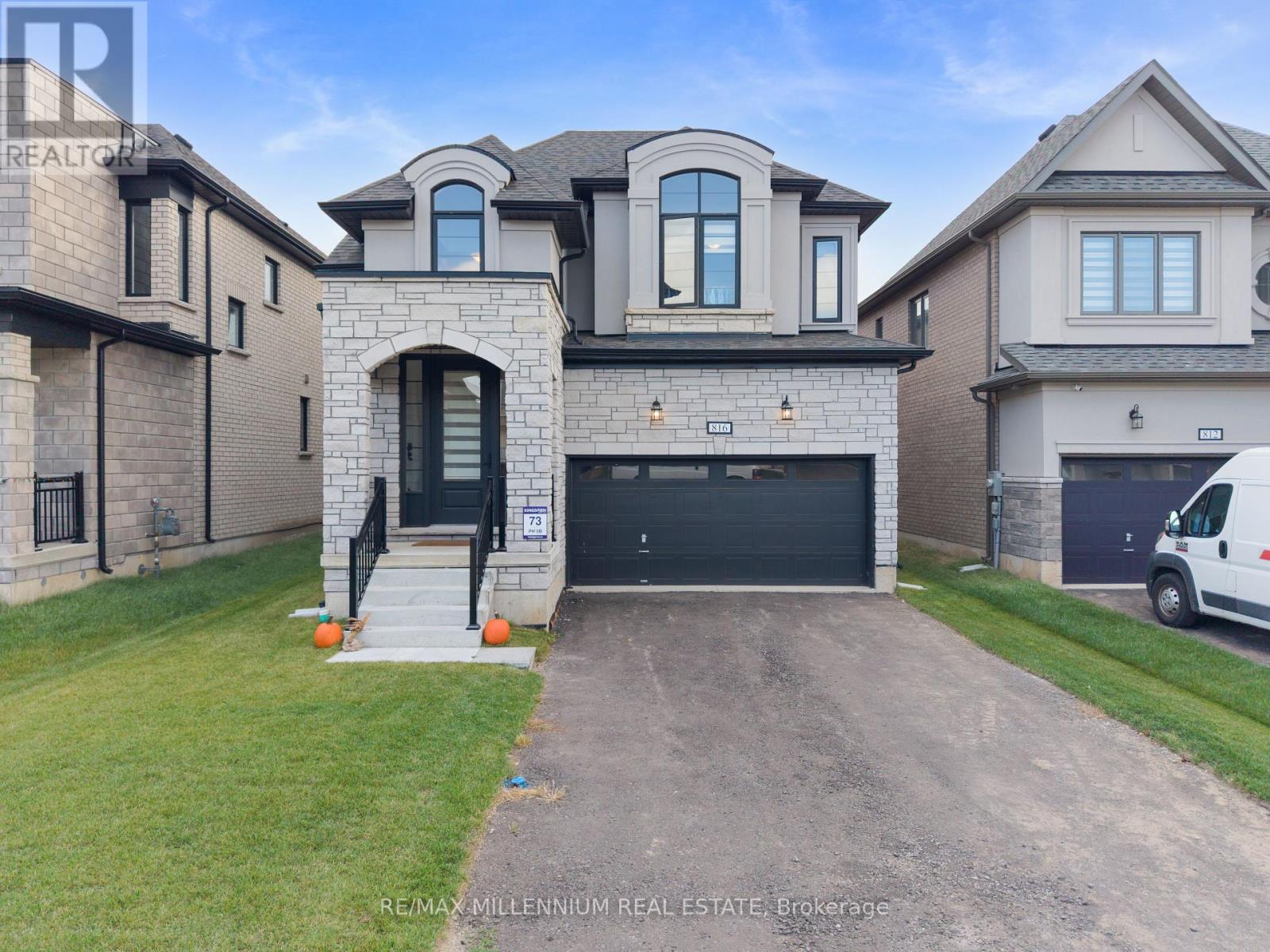 816 KNIGHTS LANE, Woodstock, Ontario