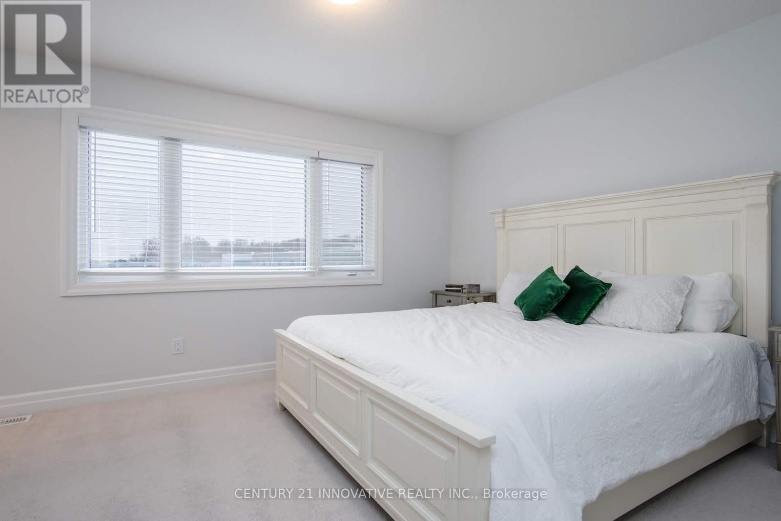 92 Pony Way, Kitchener, Ontario  N2R 0R8 - Photo 12 - X12465444