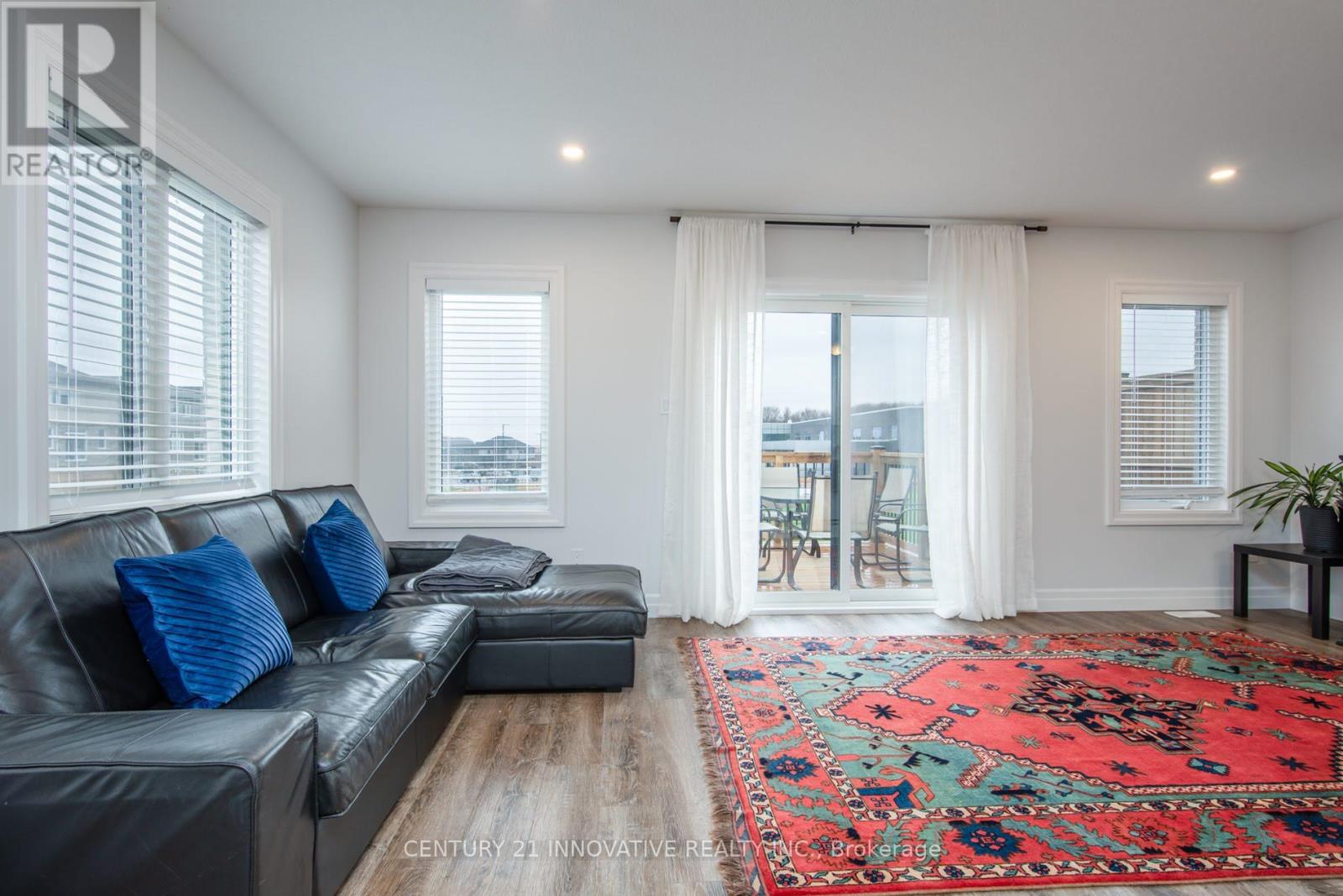92 Pony Way, Kitchener, Ontario  N2R 0R8 - Photo 6 - X12465444